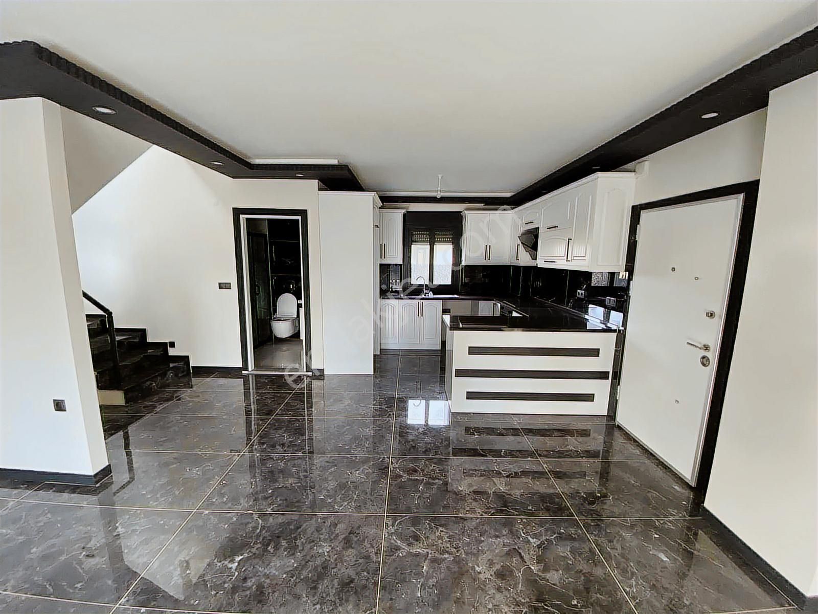 Dağlı !gayrimenkul'den Sahilde 3+1 Havuzlu Fırsat Villa ! - Görsel 33