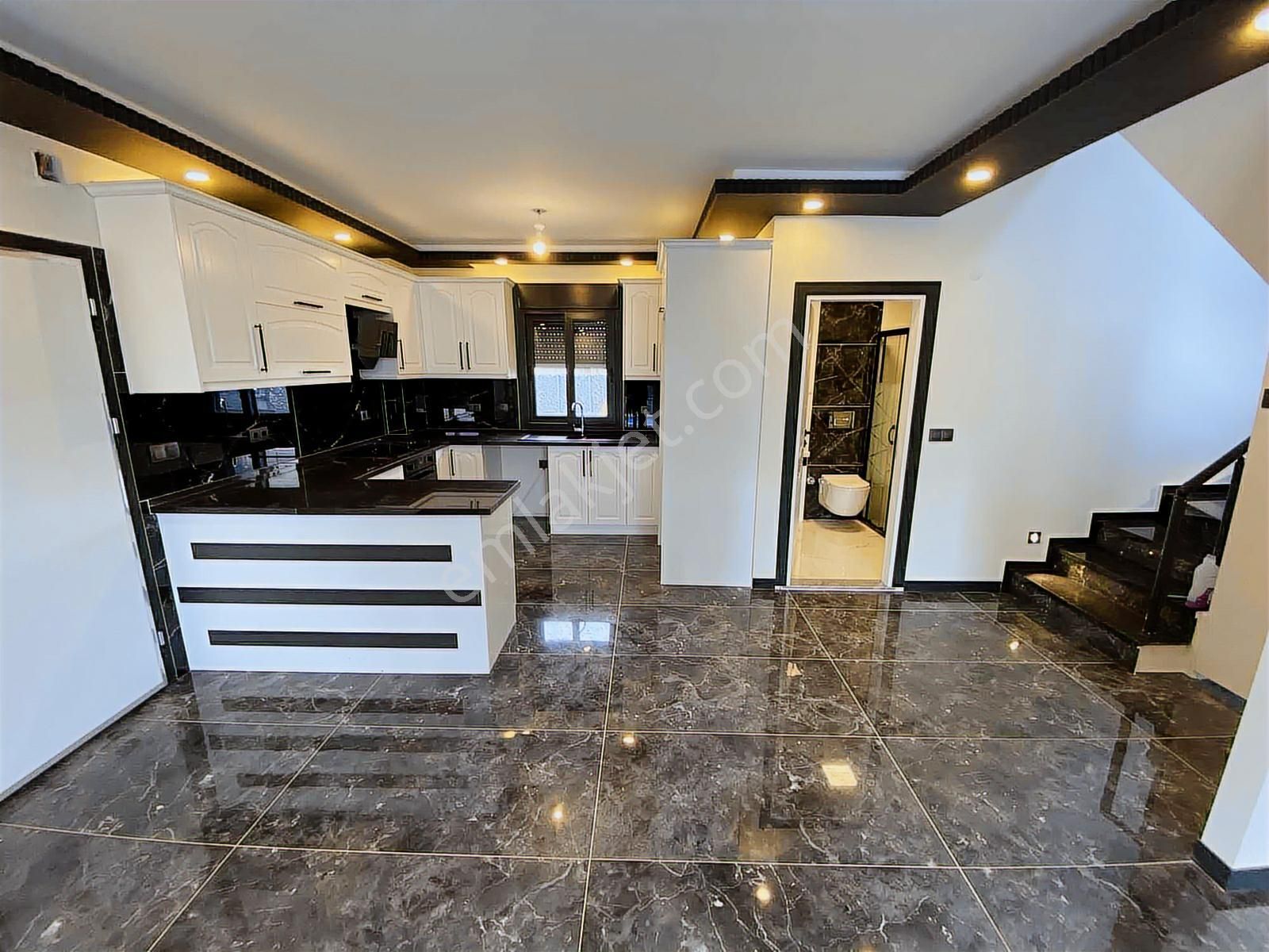 Dağlı !gayrimenkul'den Sahilde 3+1 Havuzlu Fırsat Villa ! - Görsel 4