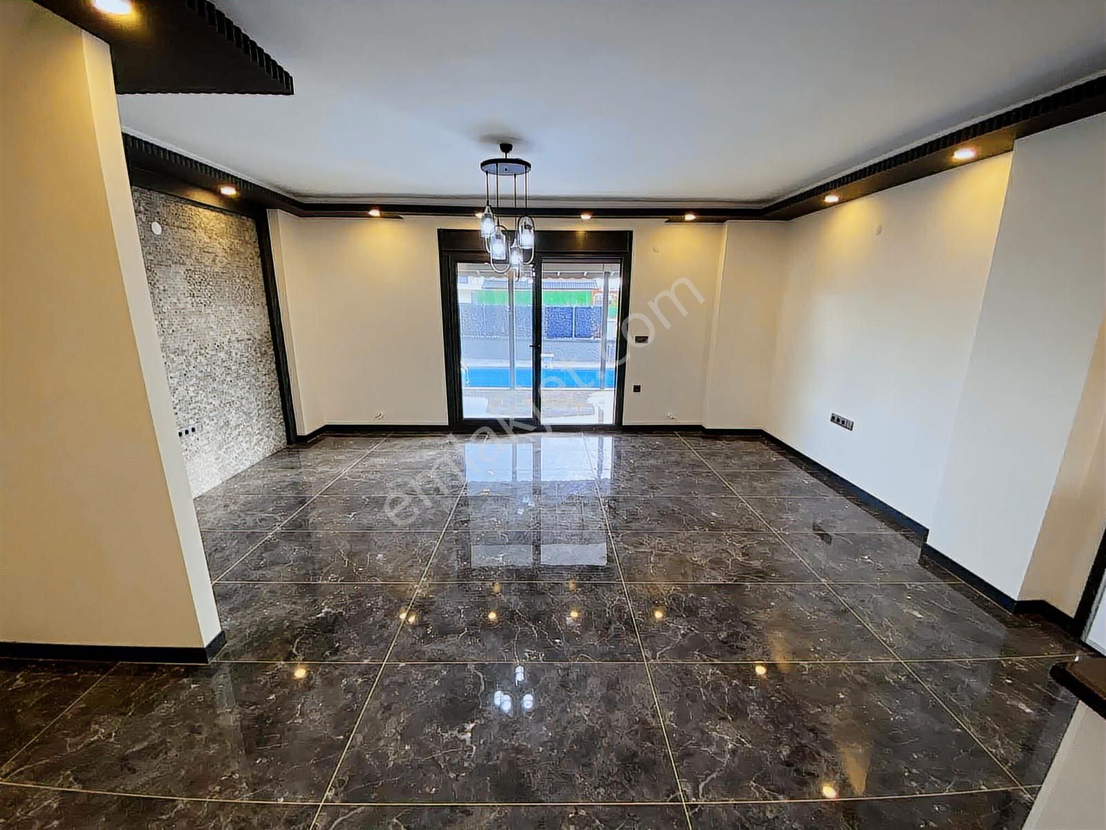 Dağlı !gayrimenkul'den Sahilde 3+1 Havuzlu Fırsat Villa ! - Görsel 2