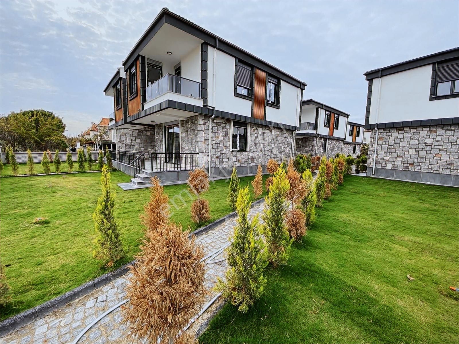 Dağlı !gayrimenkul'den Lüks Yapı Modern & Şık 3+1 Villa