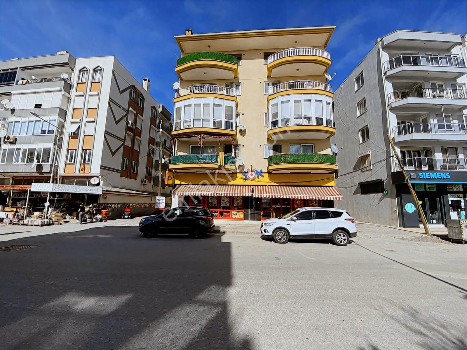 Dağlı !gayrimenkul'den Cadde Üzeri Arakat 3+1 Daire