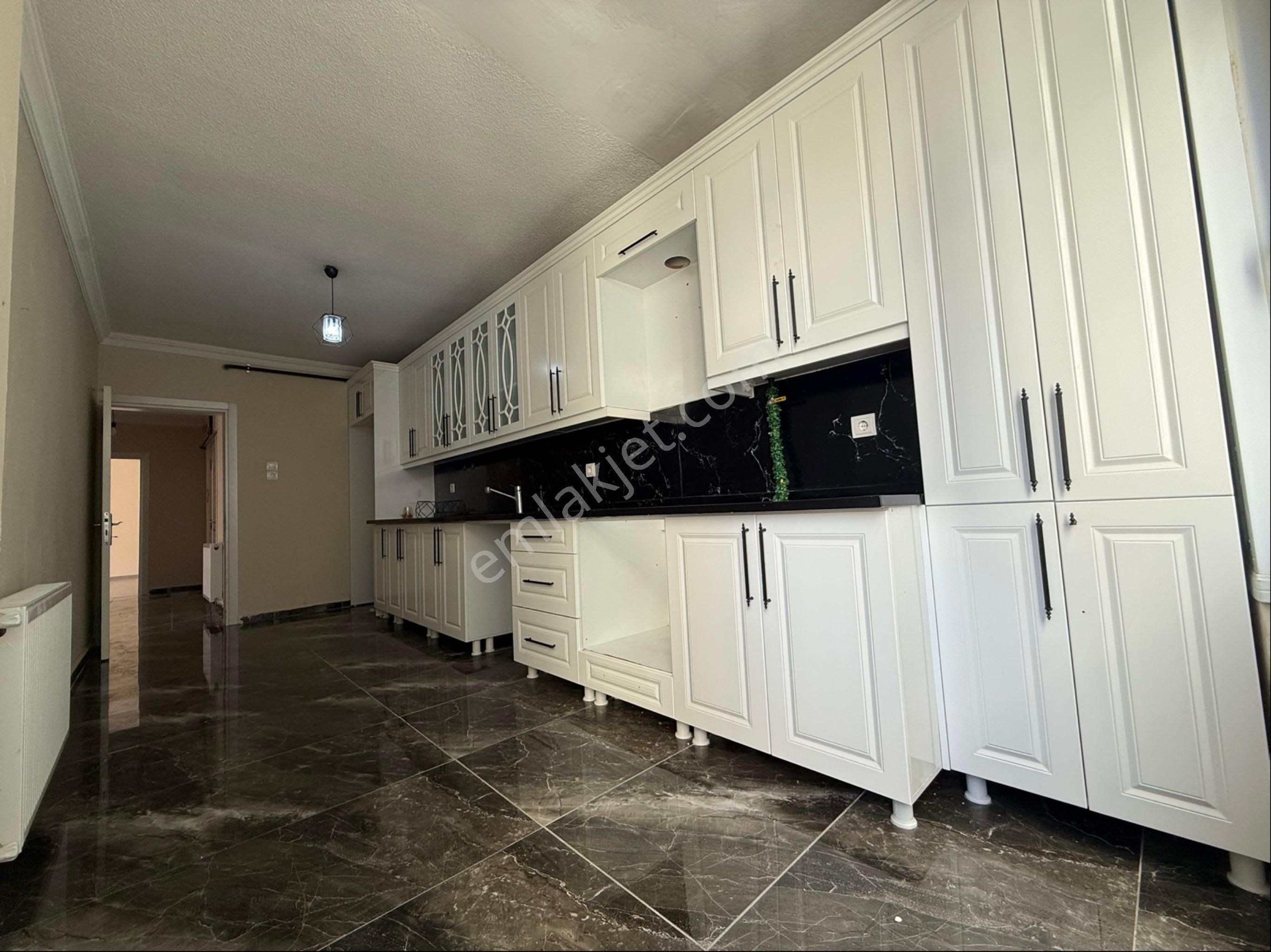 Döşeme Mah-mas Kebap Ve Valilik Civ-2.kat-3+1doğalgazlı Kiralık - Görsel 3