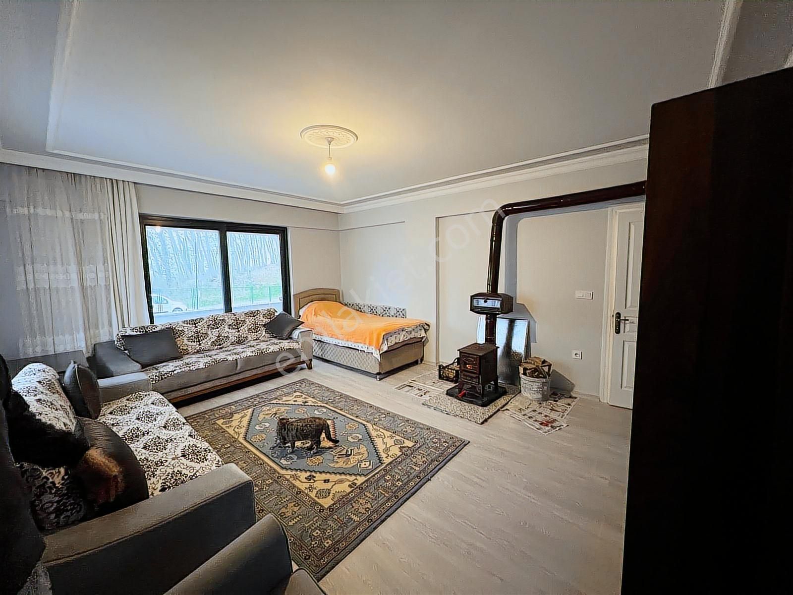 Merkeze 5dakika Mesafede,doğalgaz Altyapılı,peyzajlı Müstakil Ev - Görsel 2