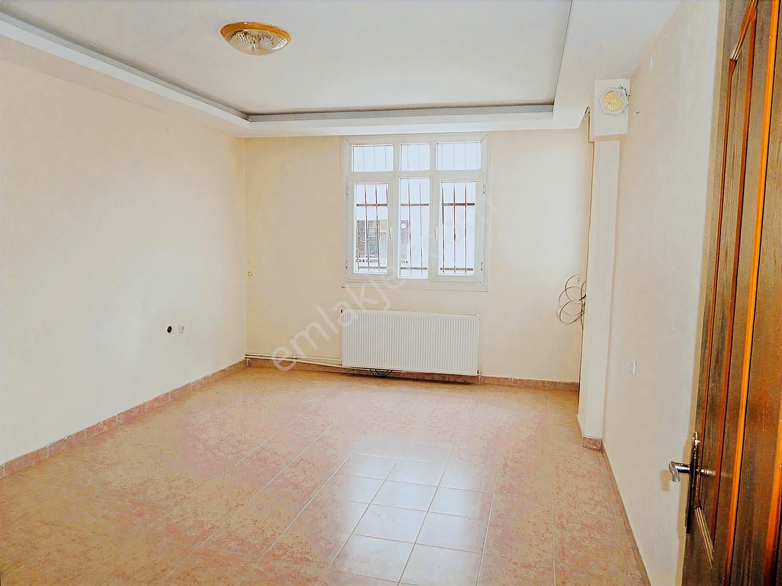 Bahçeşehir'de,2.kat,3+1,doğalgazlı,bulvarüstü Kiralık Daire - Görsel 4