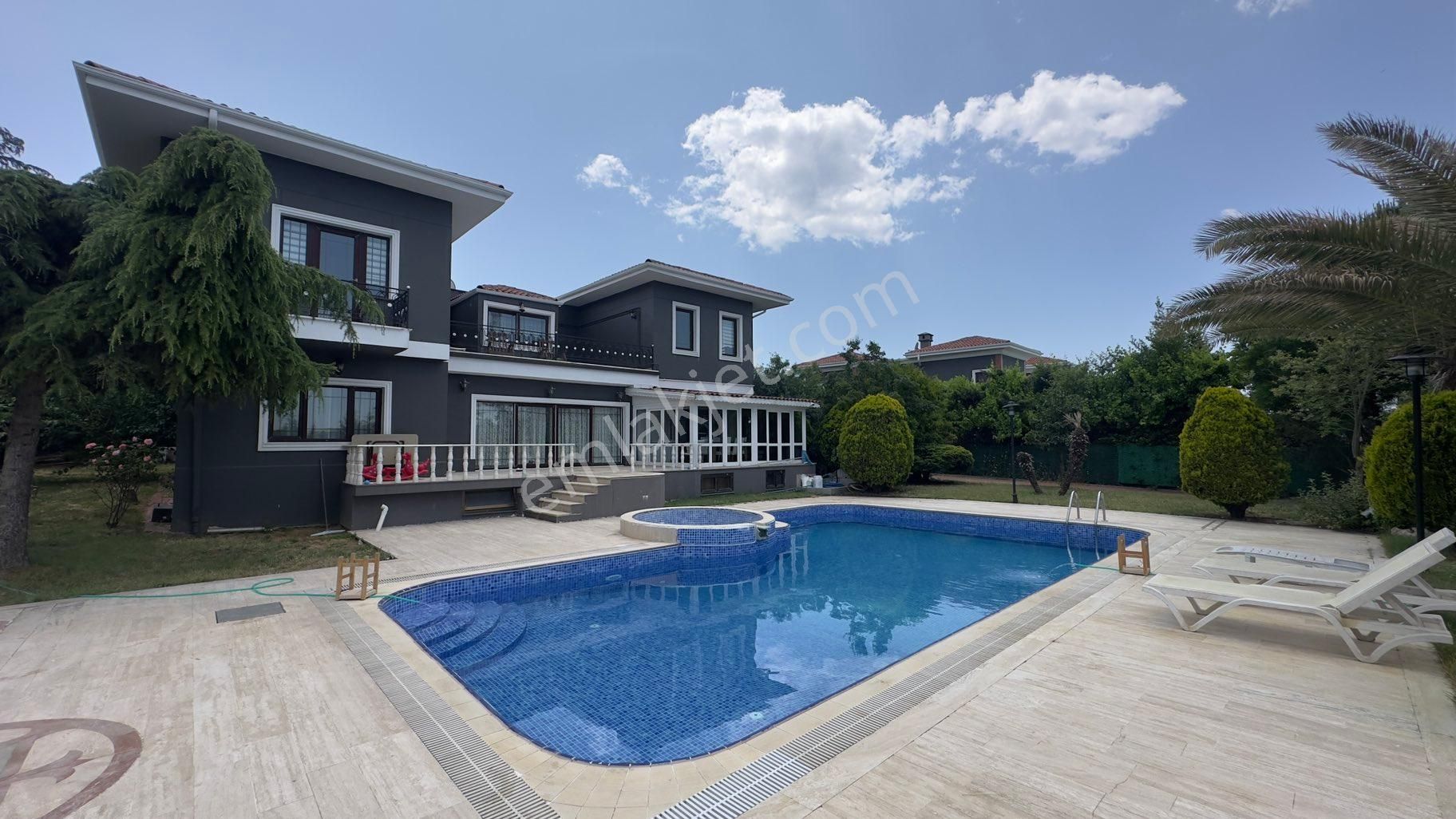 Tepekent’te Özel Havuzlu, 2200 M² Bahçeli 7+1 Müstakil Villa