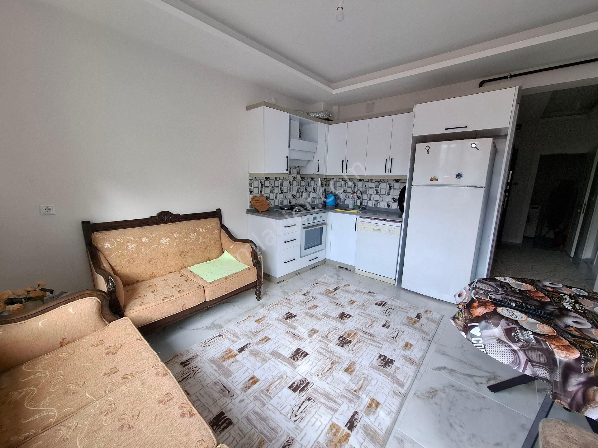 Çarşı Merkezde Kiralık Eşyalı 1+1 Daire