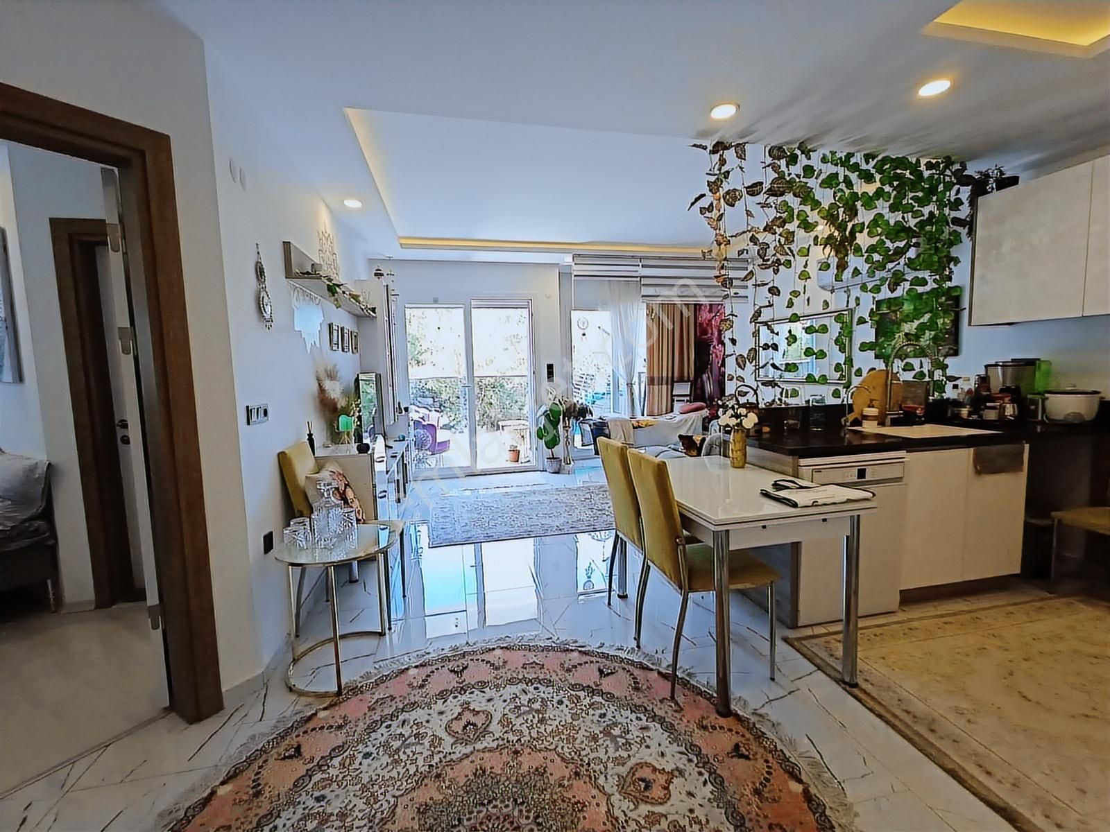 Kuşadası'nda Havuzlu Güvenlikli Sitede Doğalgazlı Ara Kat Daire - Görsel 25