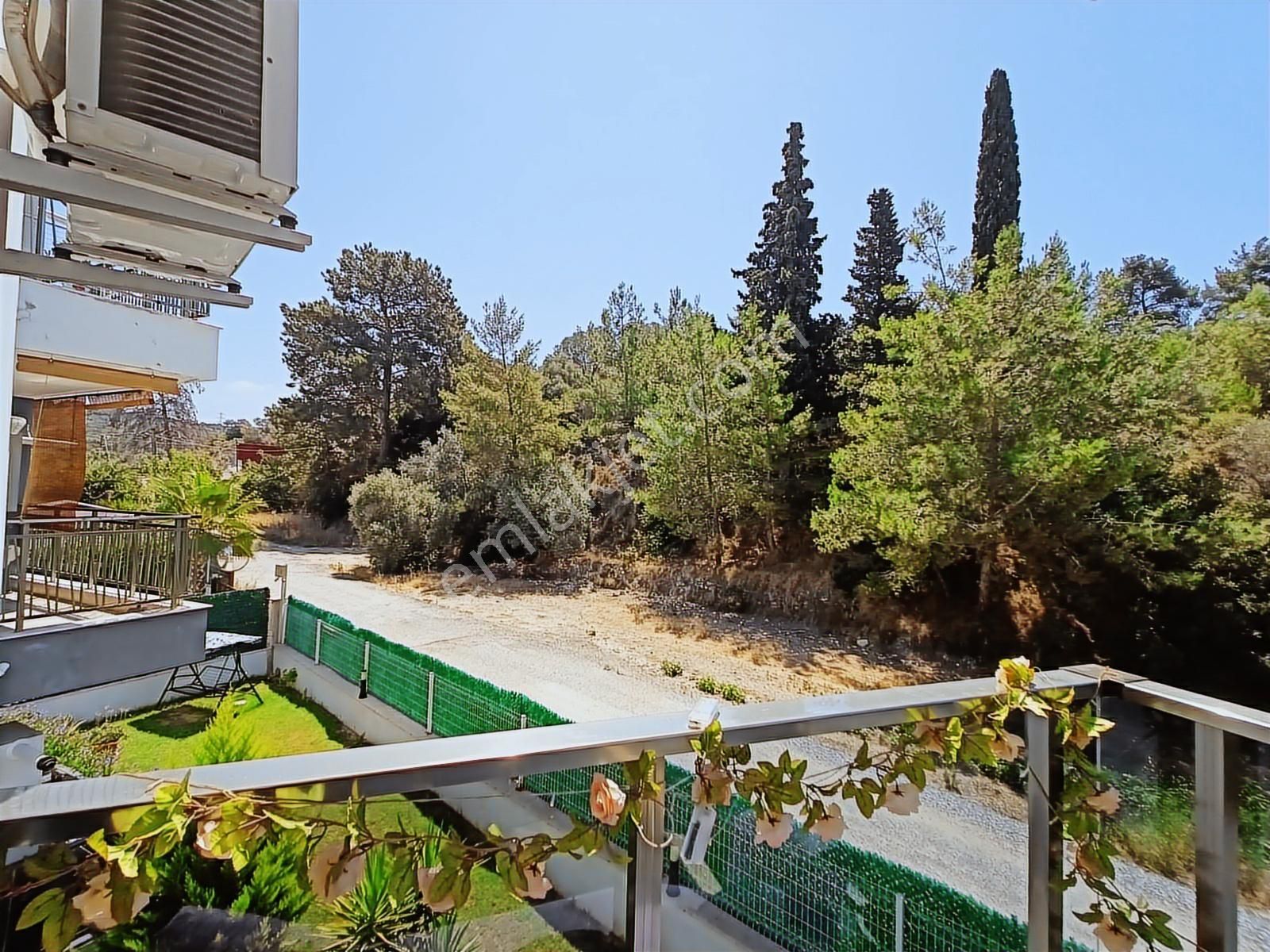 Kuşadası'nda Havuzlu Güvenlikli Sitede Doğalgazlı Ara Kat Daire - Görsel 29