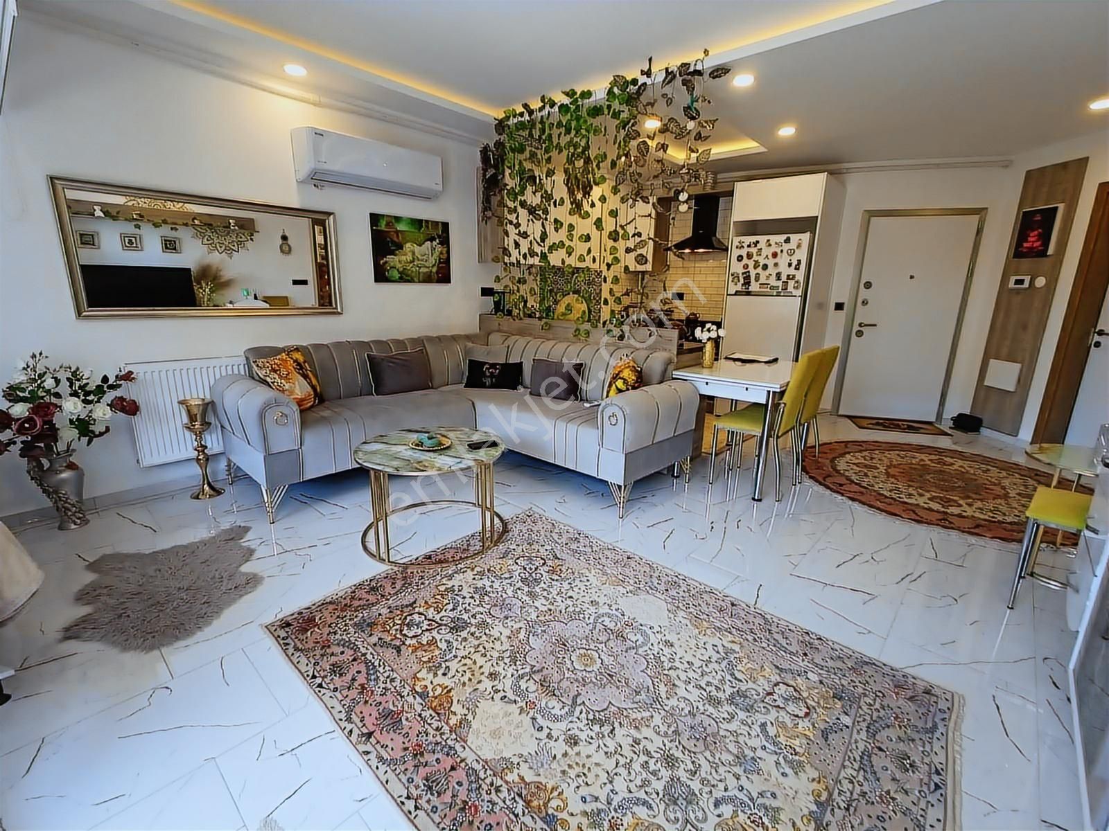 Kuşadası'nda Havuzlu Güvenlikli Sitede Doğalgazlı Ara Kat Daire - Görsel 7