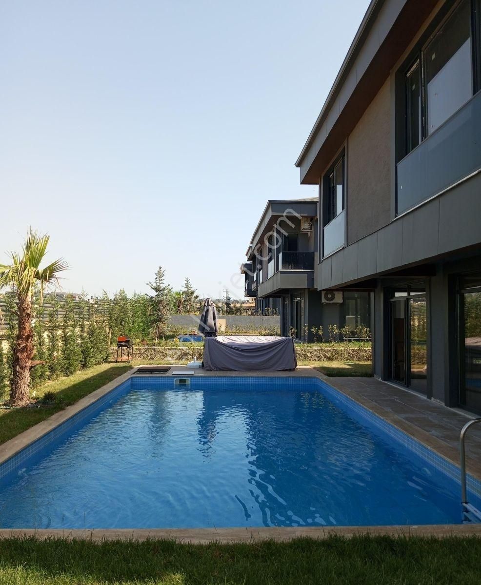 Emlakyap Tan Silivri Selimpaşa Da Kiralık Villa