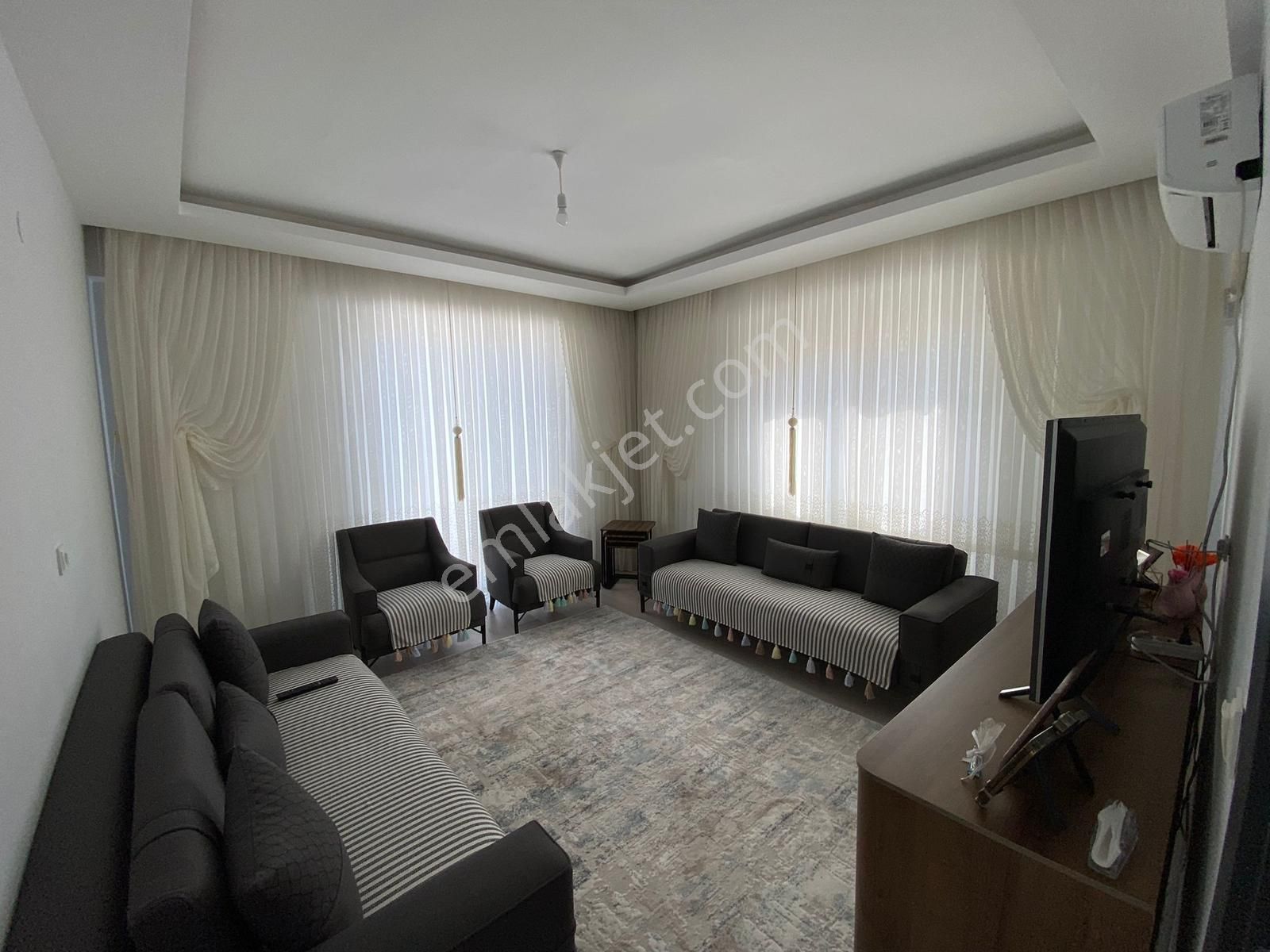 Mehmet Akif Kepez Dvlt Hastane Yakını Cadde Üzeri Özel Teraslı