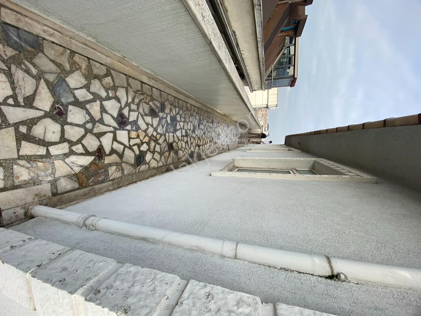 Lidya Emlak'tan 3+1 140m2 3 Cepheli Cadde Önü Satılık Daire - Görsel 3