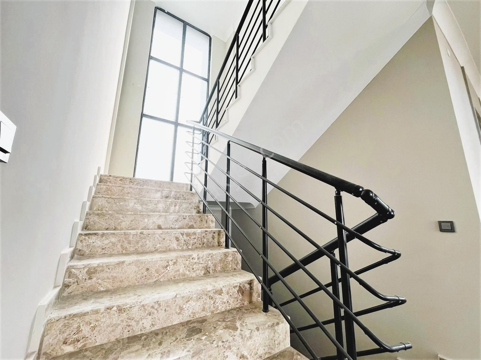 Bağlıca'da 4 Araçlık Kapalı Otoparklı 6+1 Satılık 3 Katlı Villa - Görsel 13