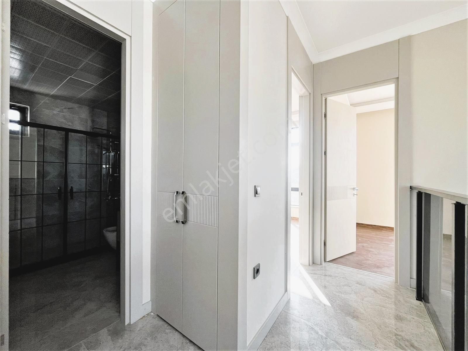 Bağlıca'da 4 Araçlık Kapalı Otoparklı 6+1 Satılık 3 Katlı Villa - Görsel 30