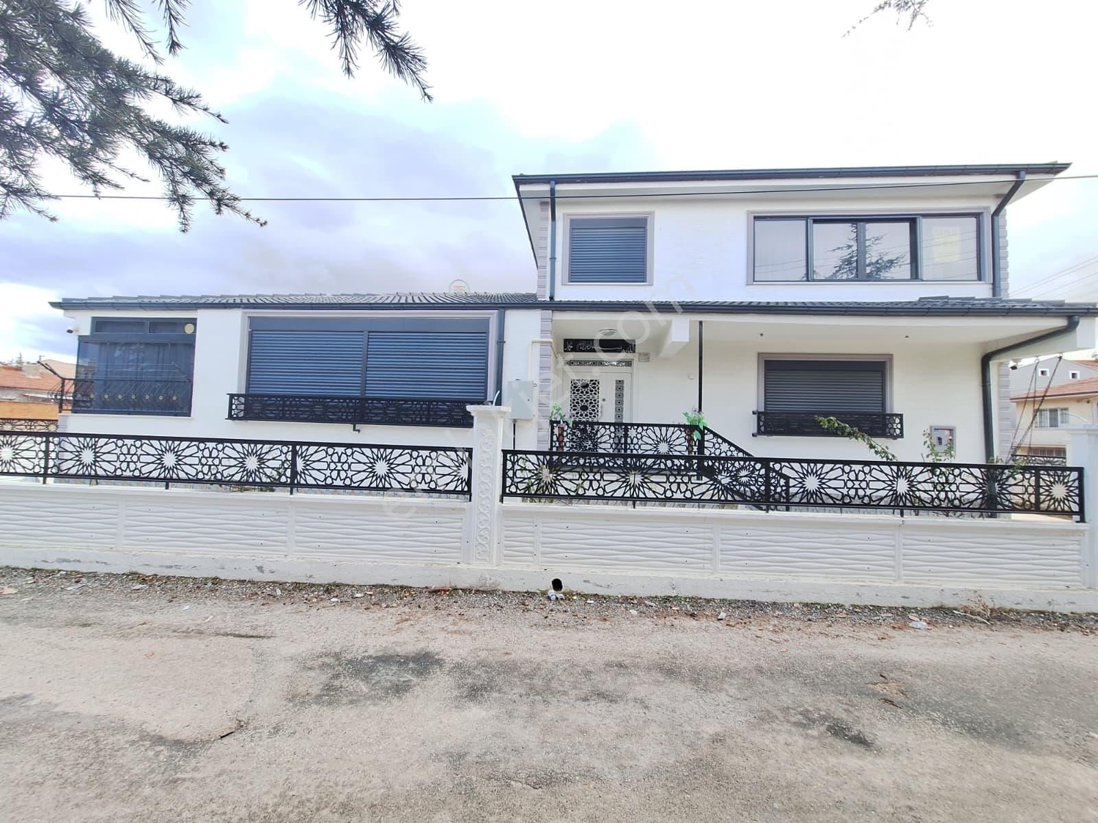 Yaman'dan Bolvadin Bağlarbaşı Mahallesin'de Satılık 5+1 Villa - Görsel 38