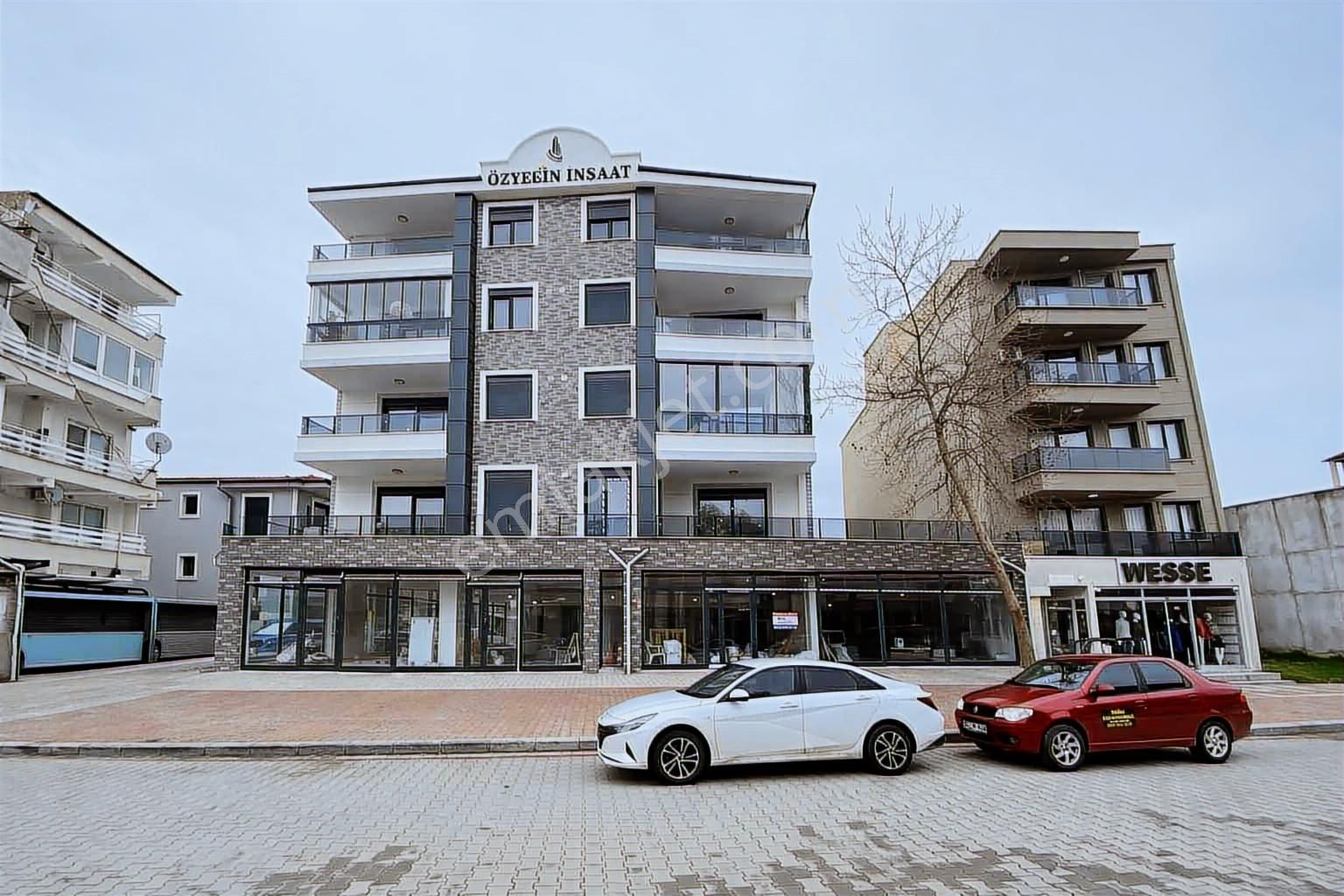 Dağlı !gayrimenkul'den'2+1'sıfır' Cadde'üzeri'çift'banyo!