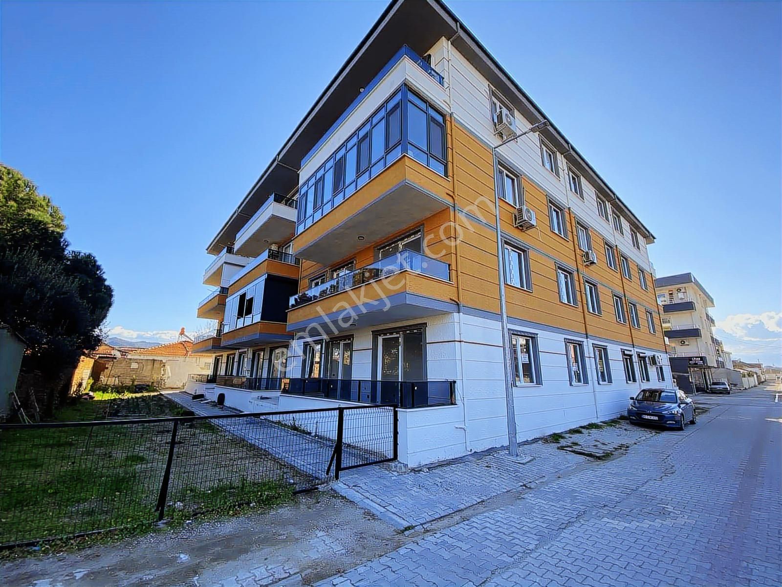Dağlı !gayrimenkul'den 3+1 Çiftbanyo Merkezikonum Bahçekullanım - Görsel 2