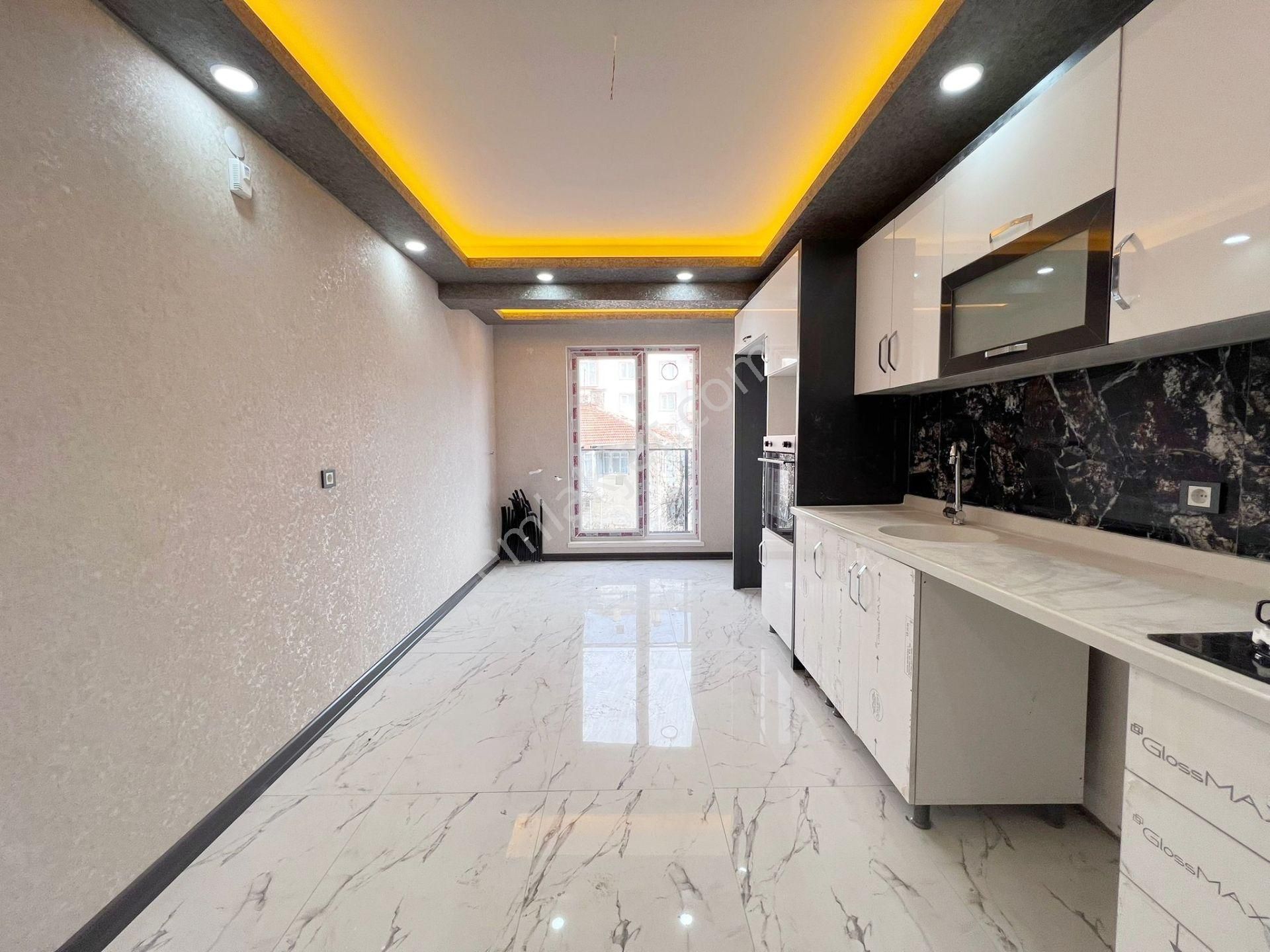 Öz'maşallah.dan Katta Acil Satılık Geniş 4+1 Daire,,, - Görsel 2