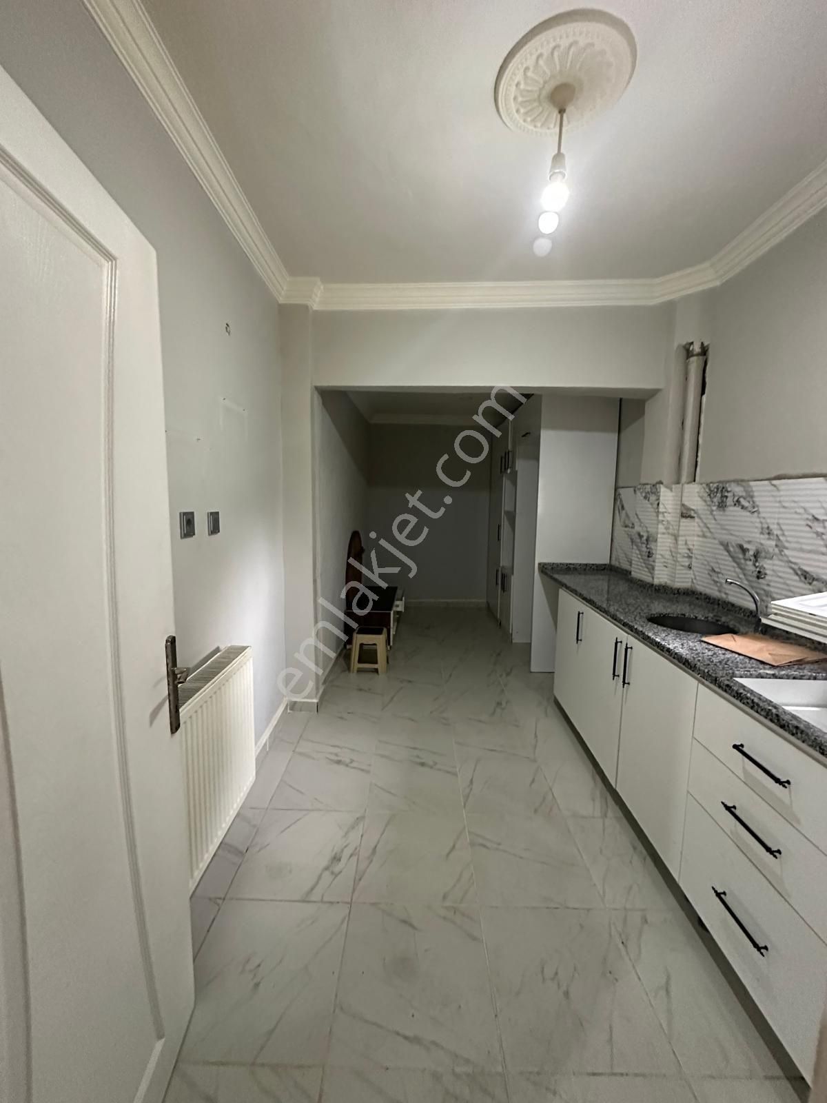 Bursa Emlak Alem-i Çarşı Merkezinde Arakat 2+1 90 M2 Acil Satılık Fırsat Daire