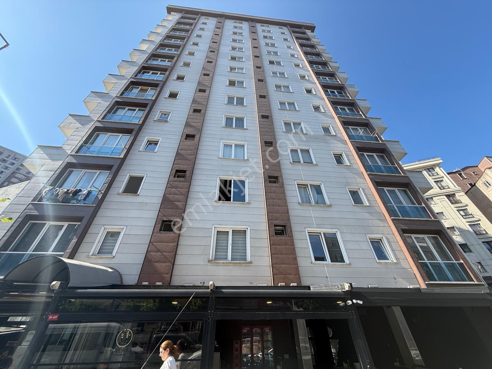 Çok Acil Cadde Üzeri Rezidans+çift Cephe Ayrı Mutfaklı Full Eşyalı 2+1 Arakat