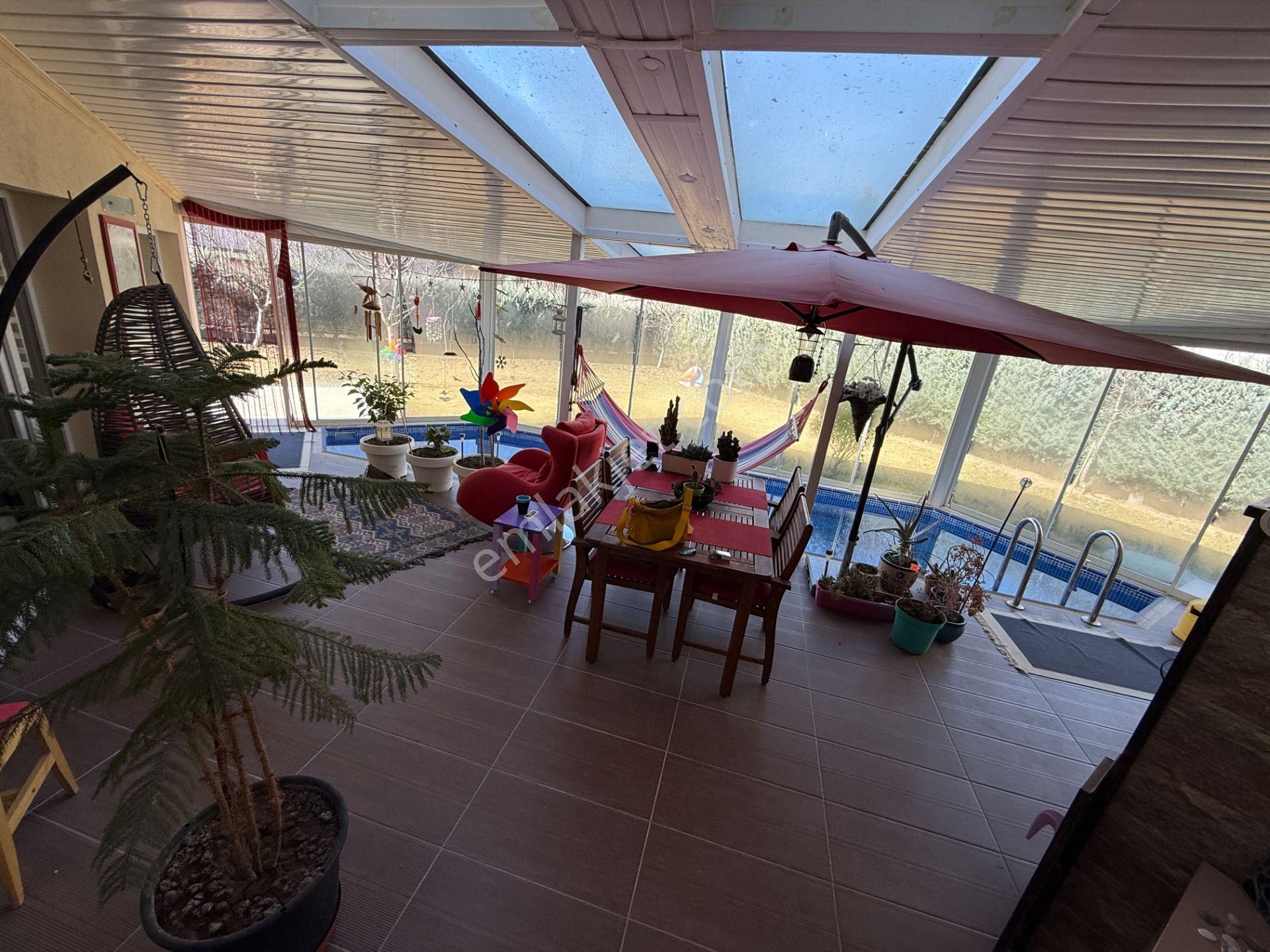 Sincan Malıköy Mah Havuzlu Şömineli 5+1 Site İçi 2katlı Villa