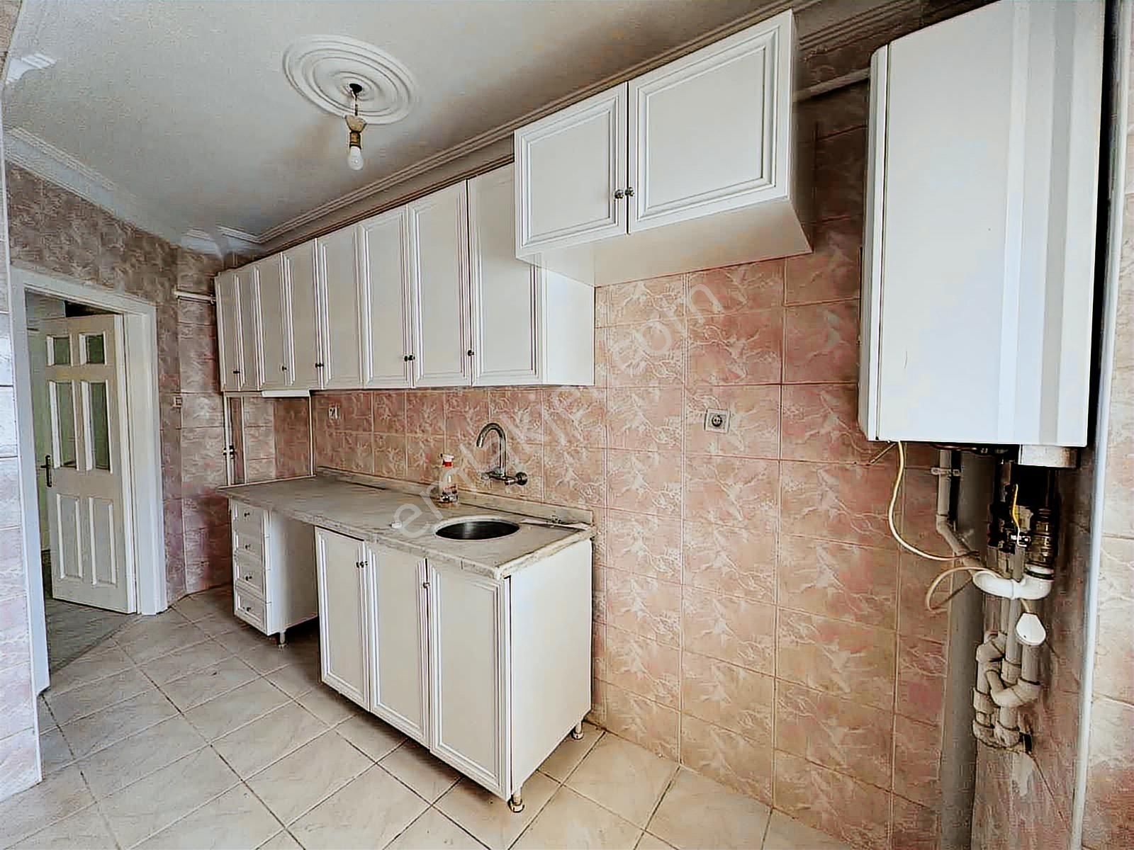 Şentürk Gayrimenkul'den H.gazi Merkeze Yakın 2+1 Ön Cephe Daire