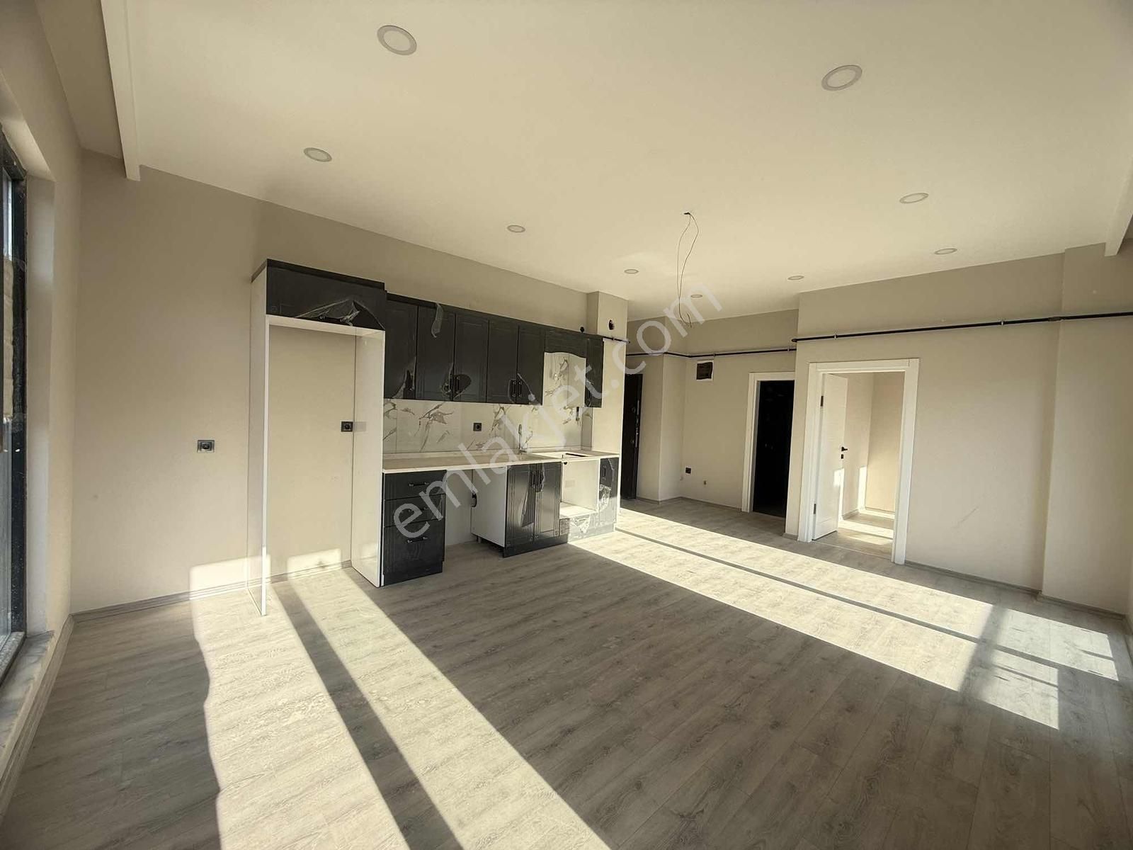 Damla Emlak'tan Saniye Hatun Cami Arkası Geniş 1+1 Arakat - Görsel 28