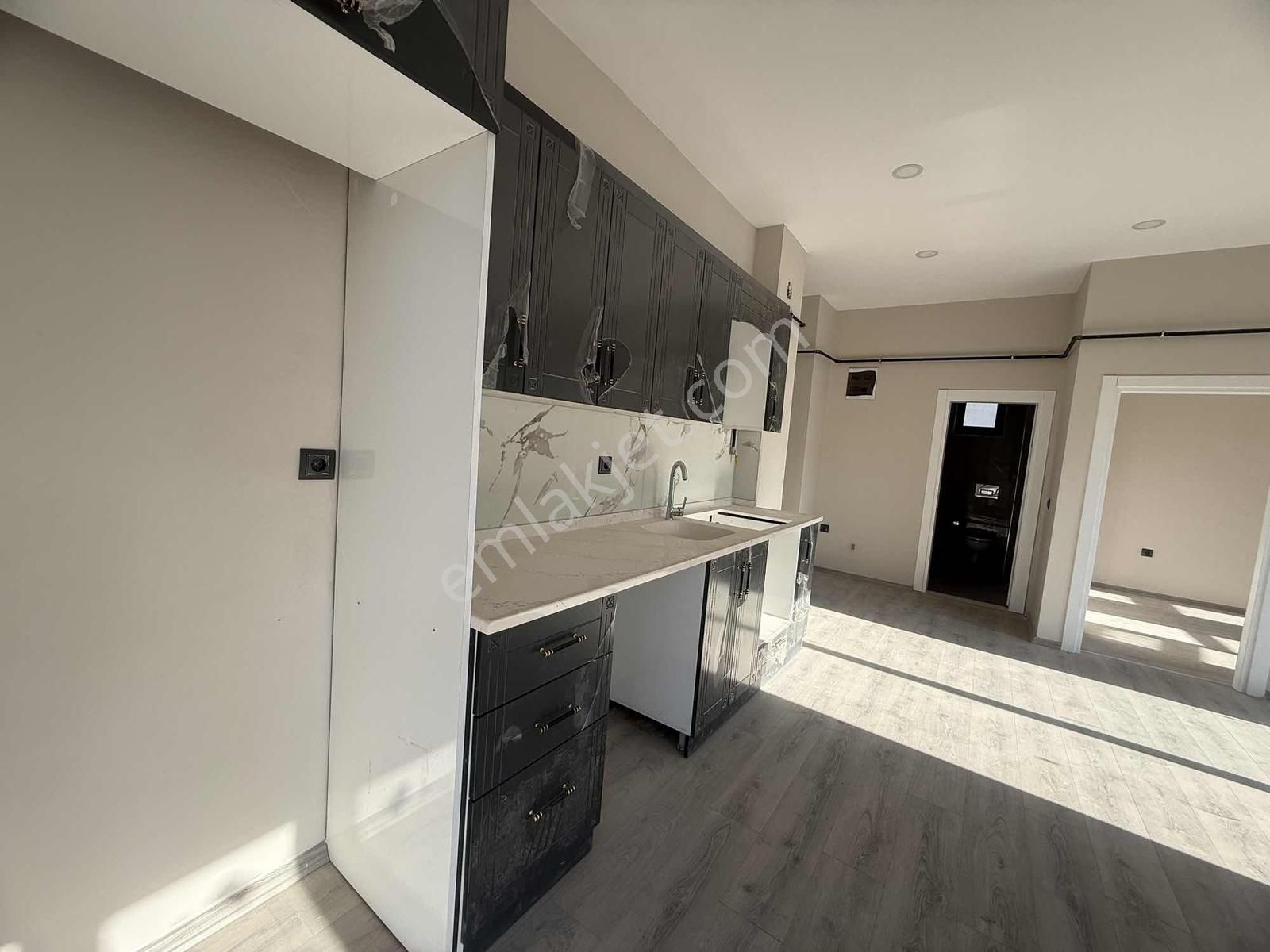 Damla Emlak'tan Saniye Hatun Cami Arkası Geniş 1+1 Arakat - Görsel 5