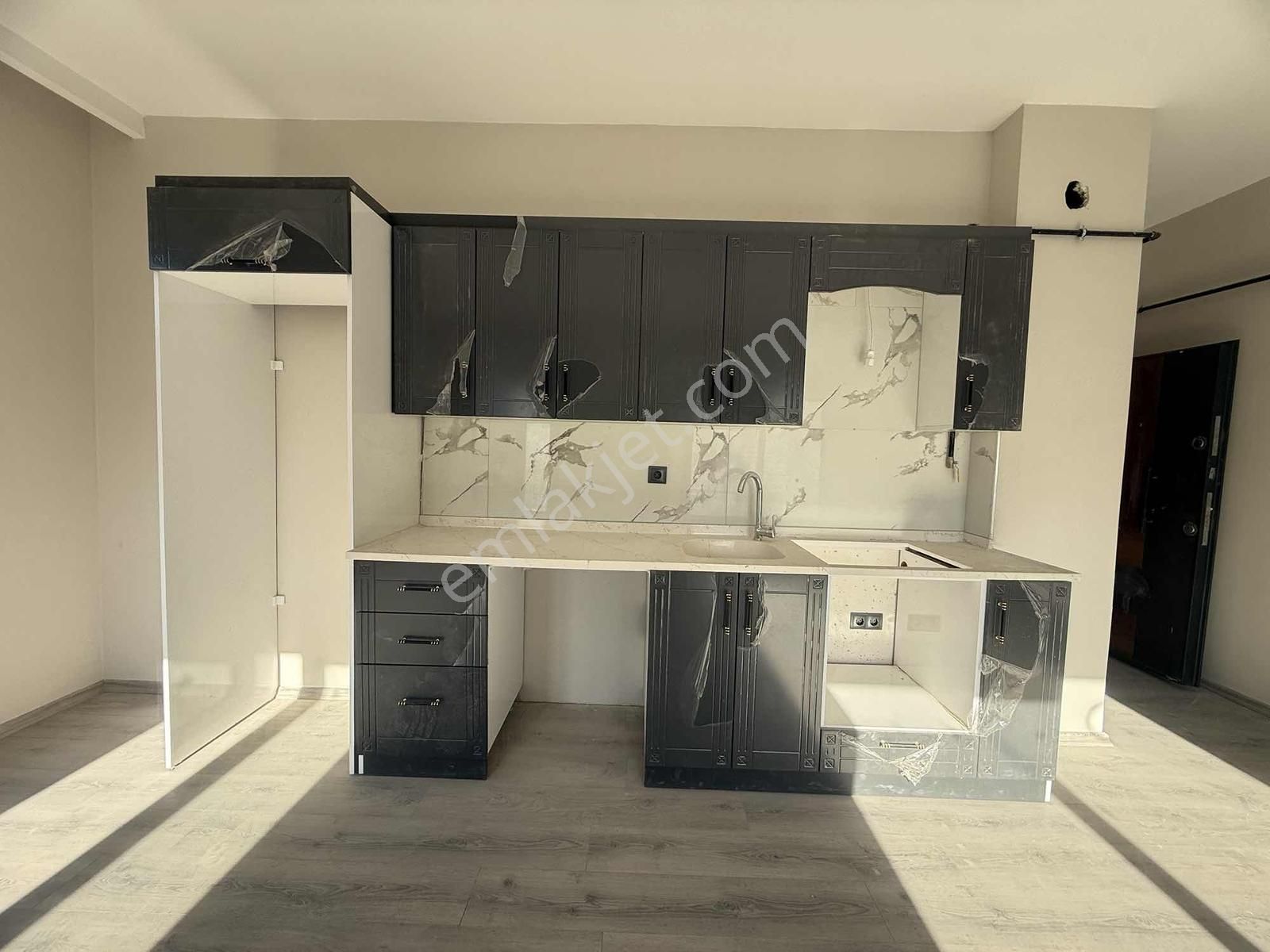 Damla Emlak'tan Saniye Hatun Cami Arkası Geniş 1+1 Arakat - Görsel 10