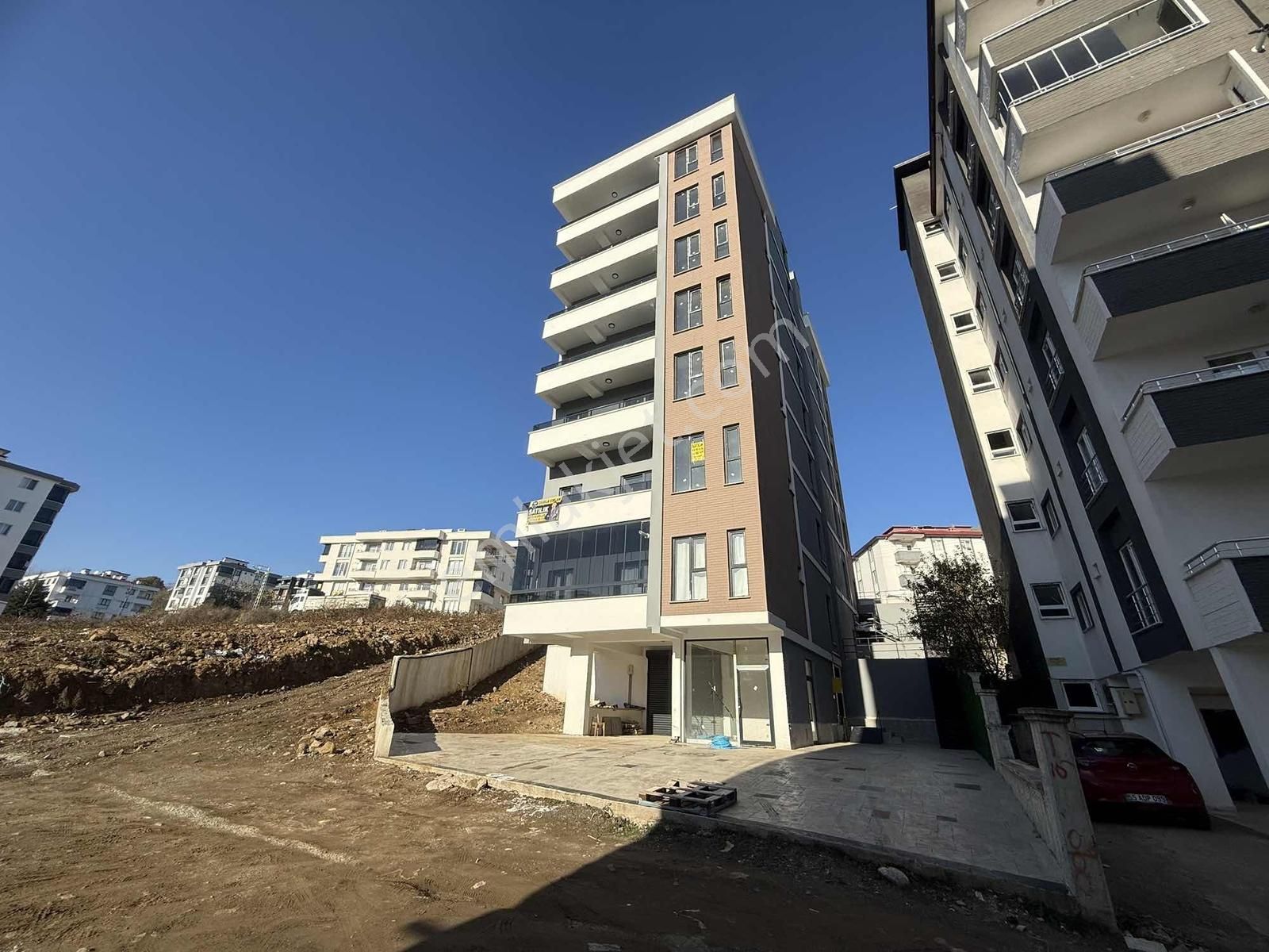 Damla Emlak'tan Saniye Hatun Cami Arkası Geniş 1+1 Arakat