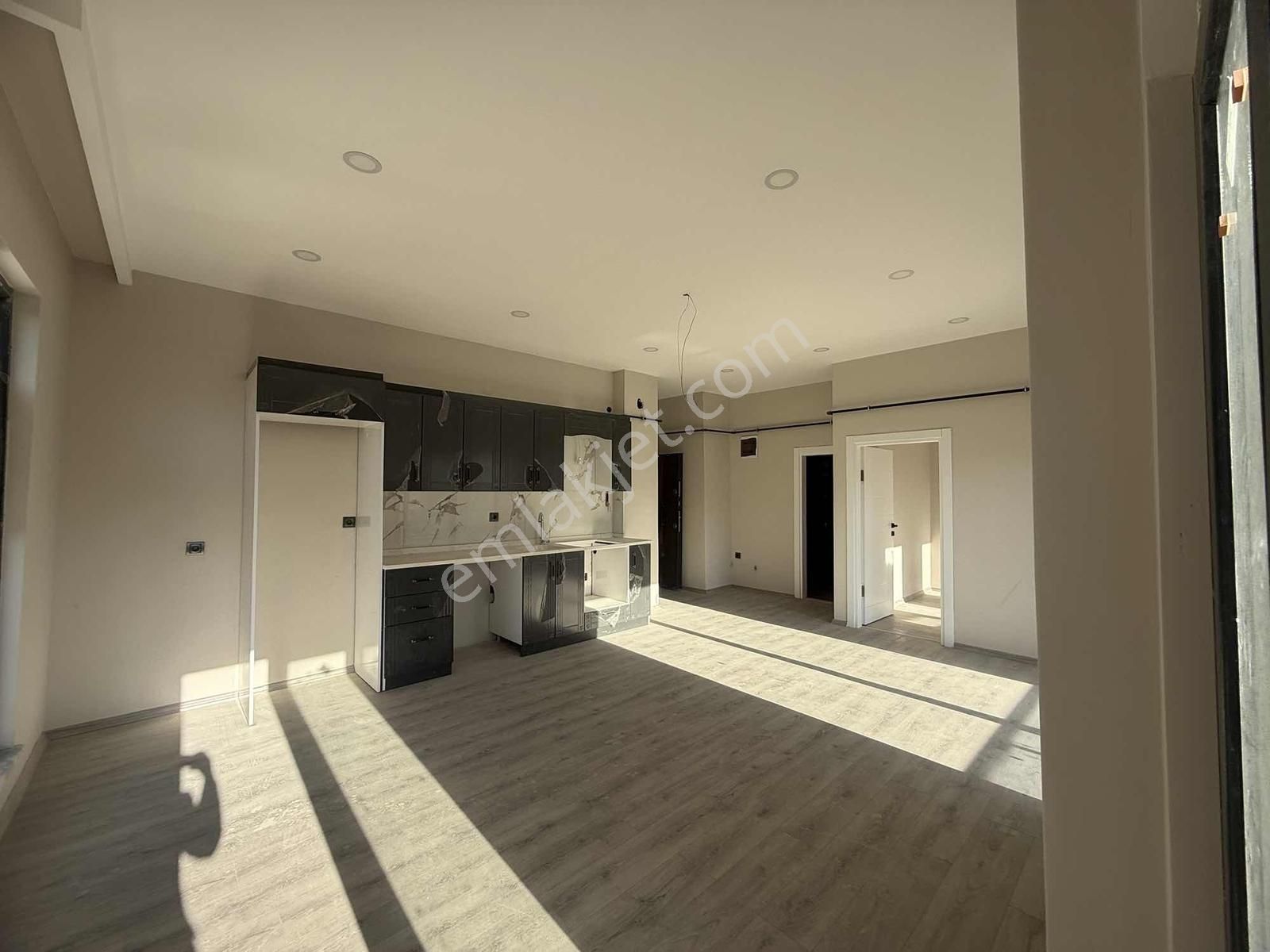 Damla Emlak'tan Saniye Hatun Cami Arkası Geniş 1+1 Arakat - Görsel 25