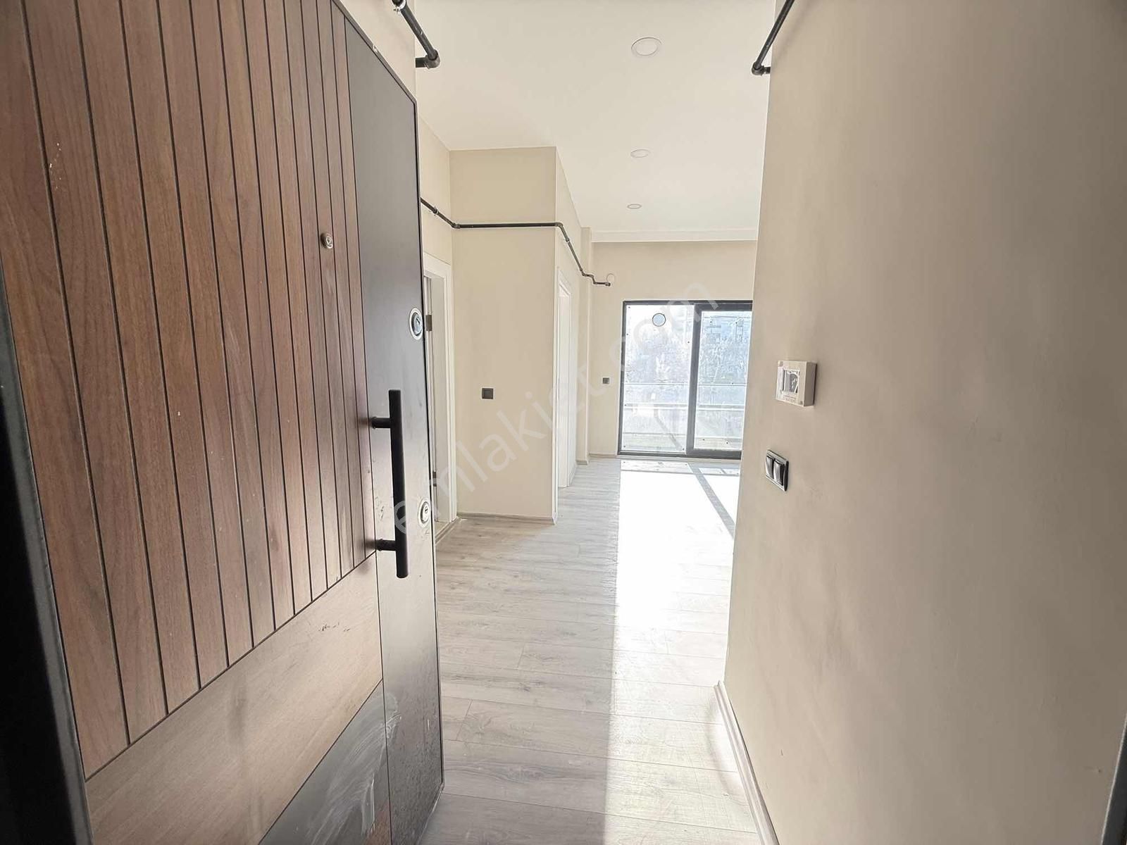 Damla Emlak'tan Saniye Hatun Cami Arkası Geniş 1+1 Arakat - Görsel 13