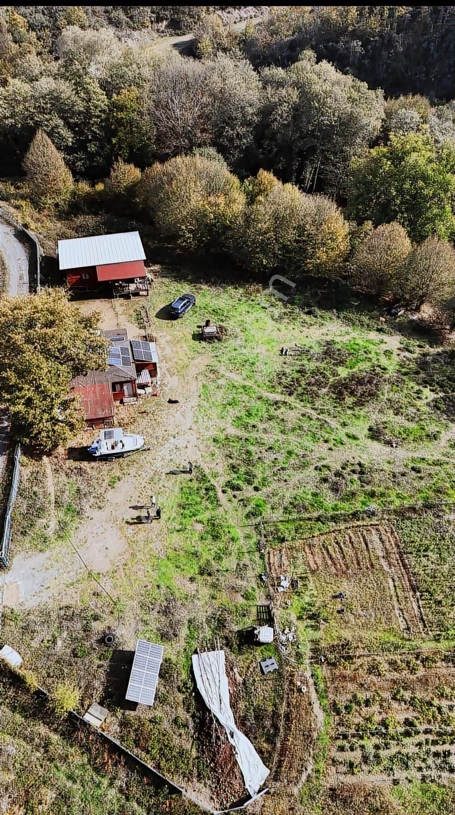 Şile Oruçoğlu Köyünde İçinde Evler Olan Satılık 5500m2 Tarla