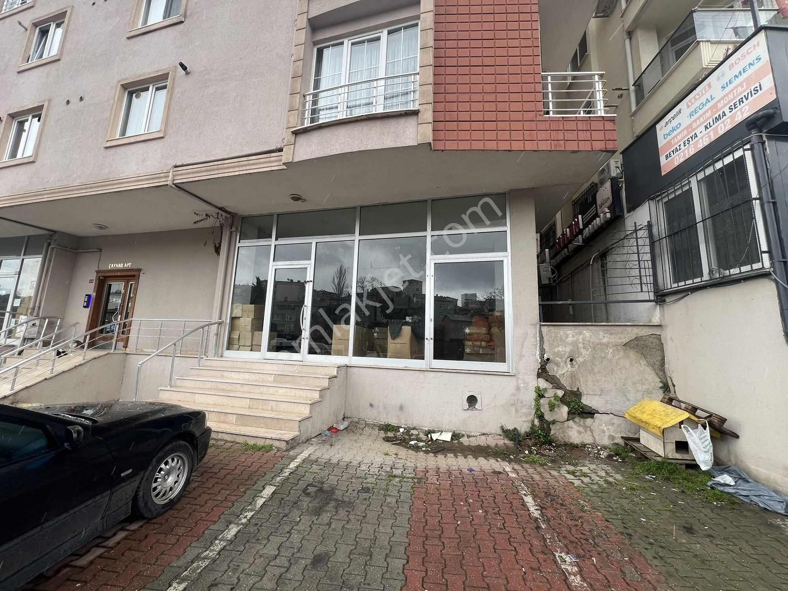 Ataşehir Esatpaşa Mahallesi'nde Satılık Dükkan