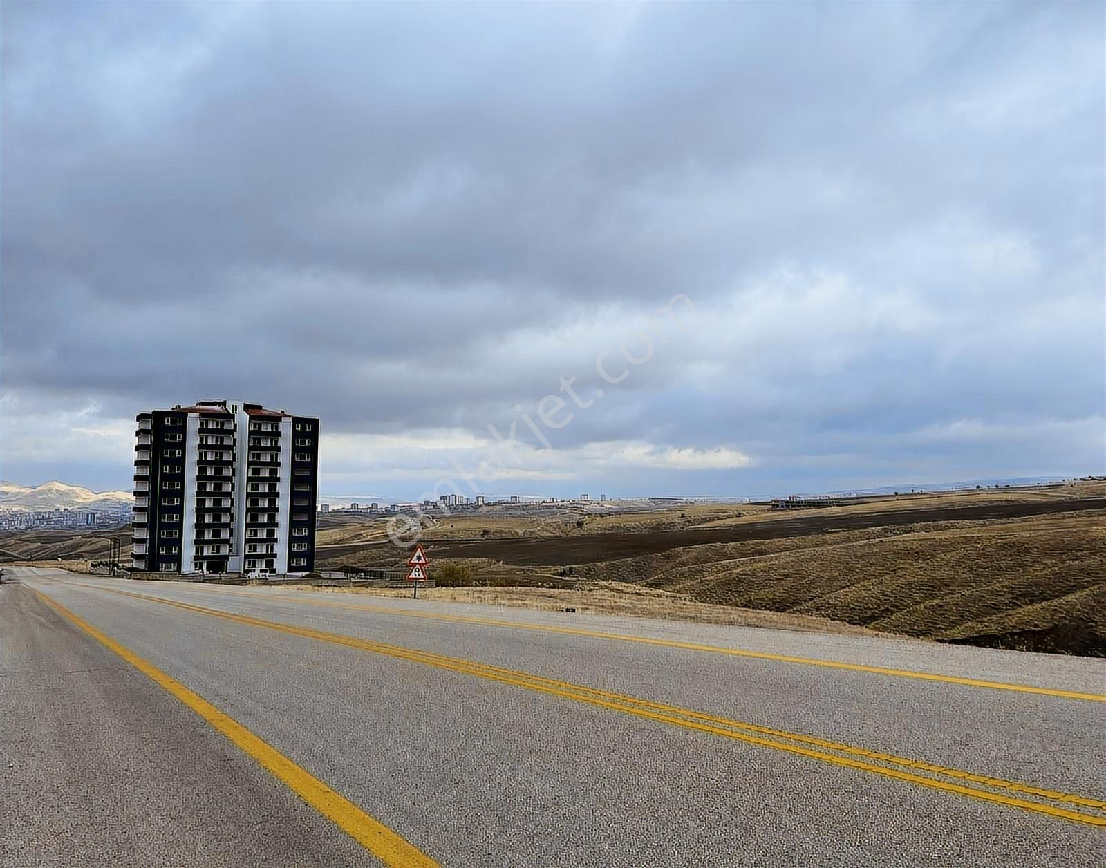 Mamak'ta Satılık 1000 M2 Tek Tapu İmarlı Arsa