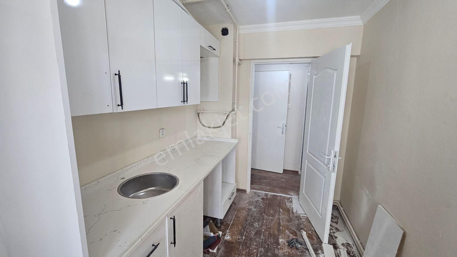 Bornova Evka4 Mah'de Sıfır Tadilatlı Kiralık 2+1 Daire - Görsel 3