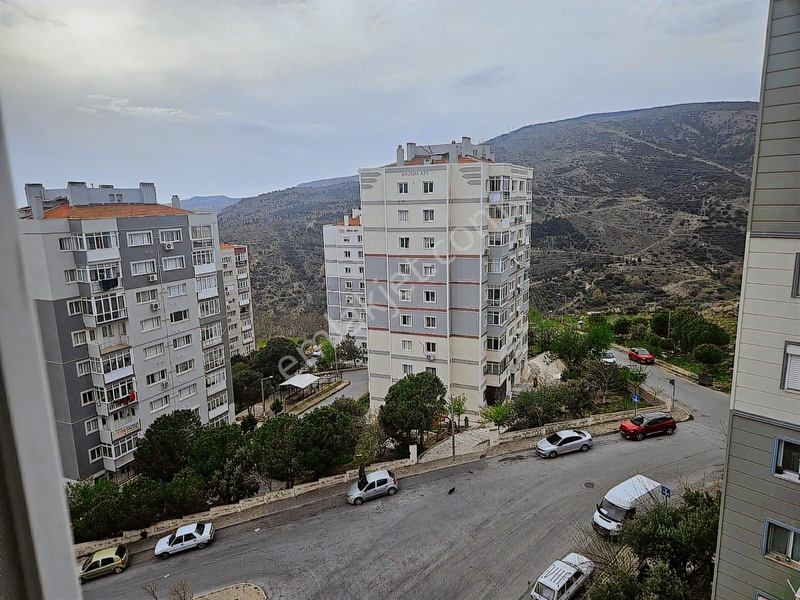 Bornova Evka4 Mah'de Sıfır Tadilatlı Kiralık 2+1 Daire - Görsel 9