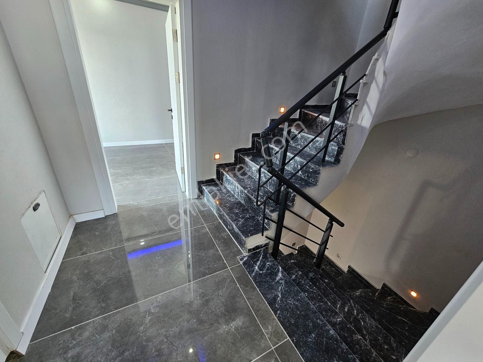 Denizden 4+1 Havuzlu , Ayrı Mutfaklı Lüks Villa-tanıtım Videolu - Görsel 6