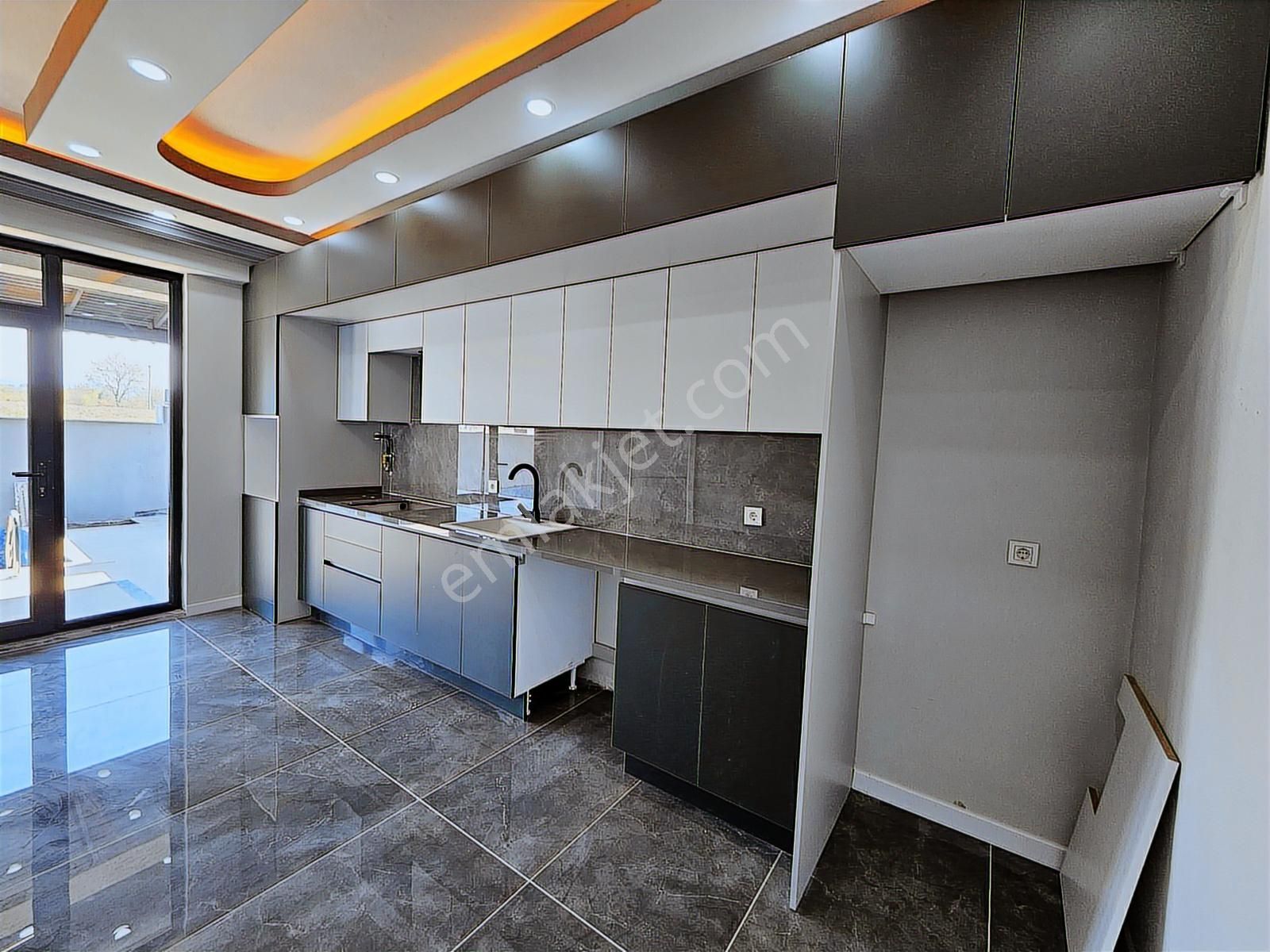 Denizden 4+1 Havuzlu , Ayrı Mutfaklı Lüks Villa-tanıtım Videolu - Görsel 17