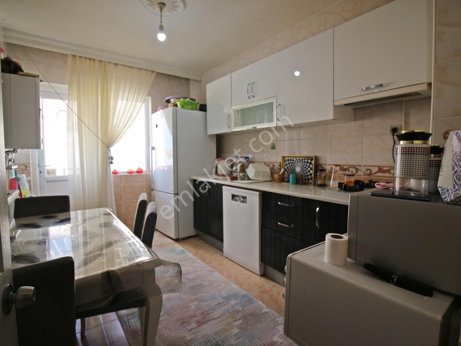 Atilla Eşer Cd. Yanı 3+1 Katta 135 M2 Komple Ön Cephe Köşe Daire