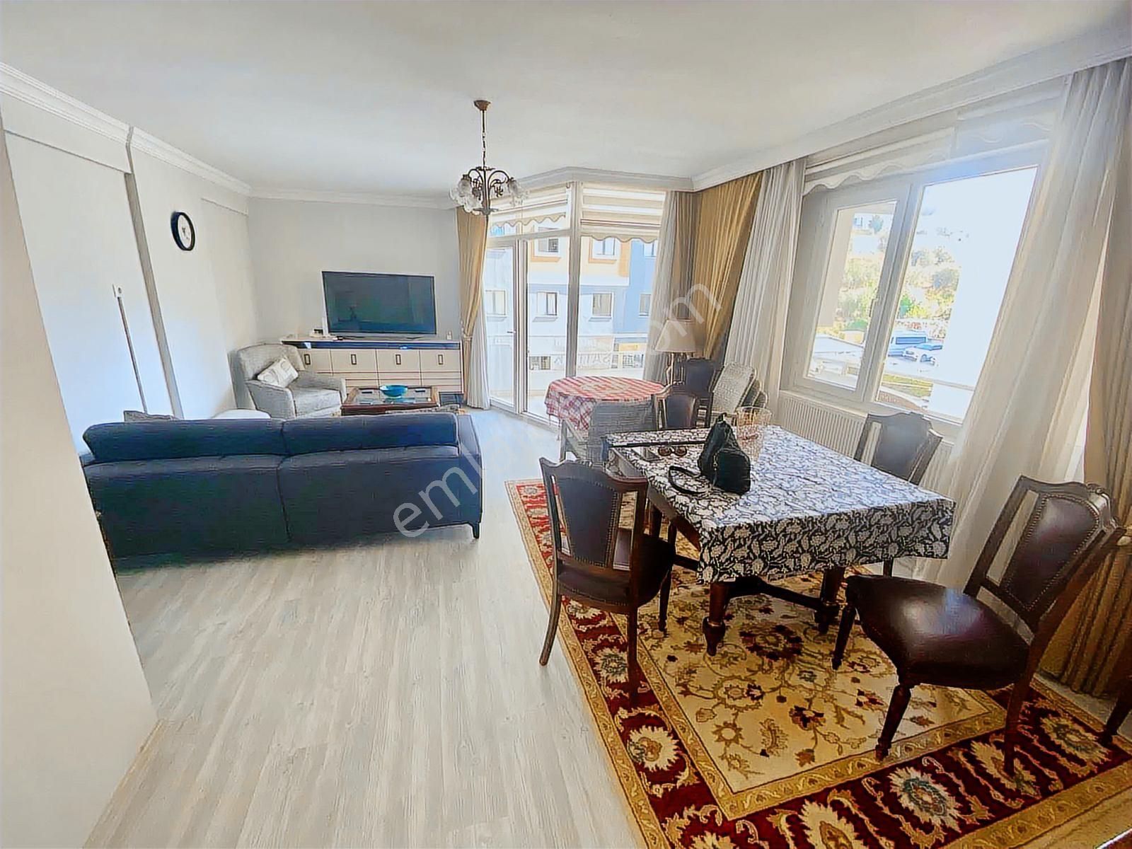 Kuşadası Merkezde Doğalgazlı Ayrı Mutfak 2+1 Satılık Daire - Görsel 16