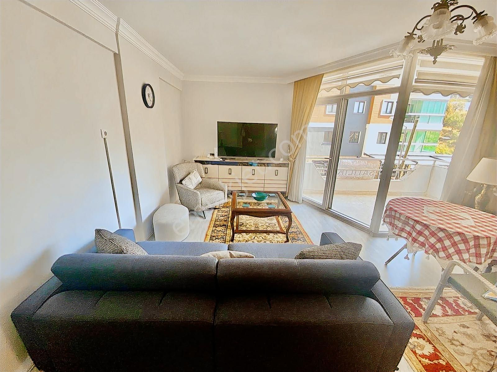 Kuşadası Merkezde Doğalgazlı Ayrı Mutfak 2+1 Satılık Daire - Görsel 2