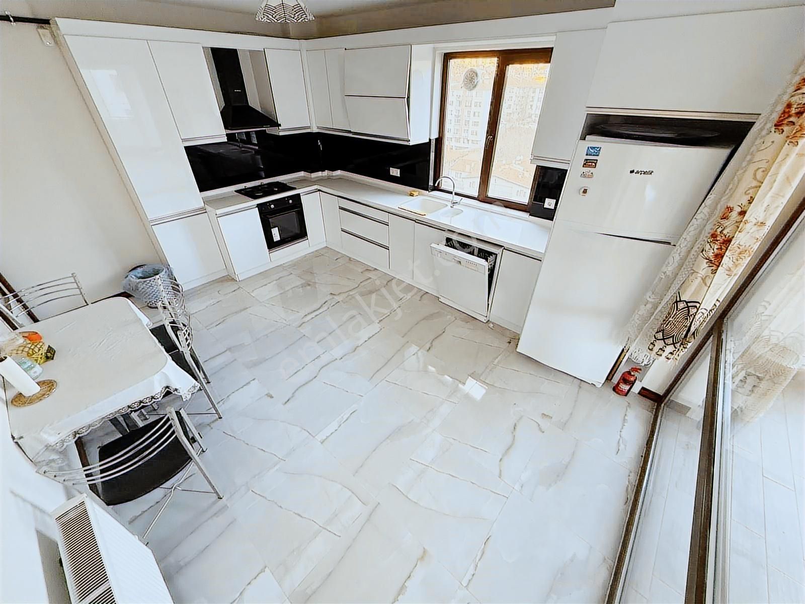 Beyaz'dan Muhteşem Genişlikte Teras Balkonlu 4+1 - Görsel 3