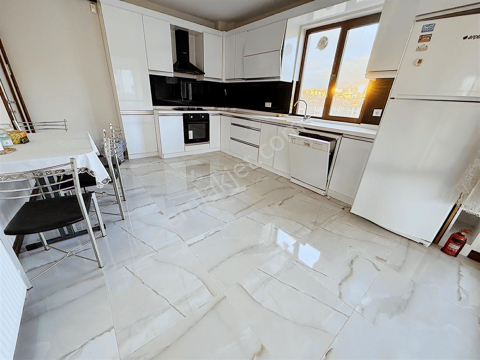 Beyaz'dan Muhteşem Genişlikte Teras Balkonlu 4+1 - Görsel 2