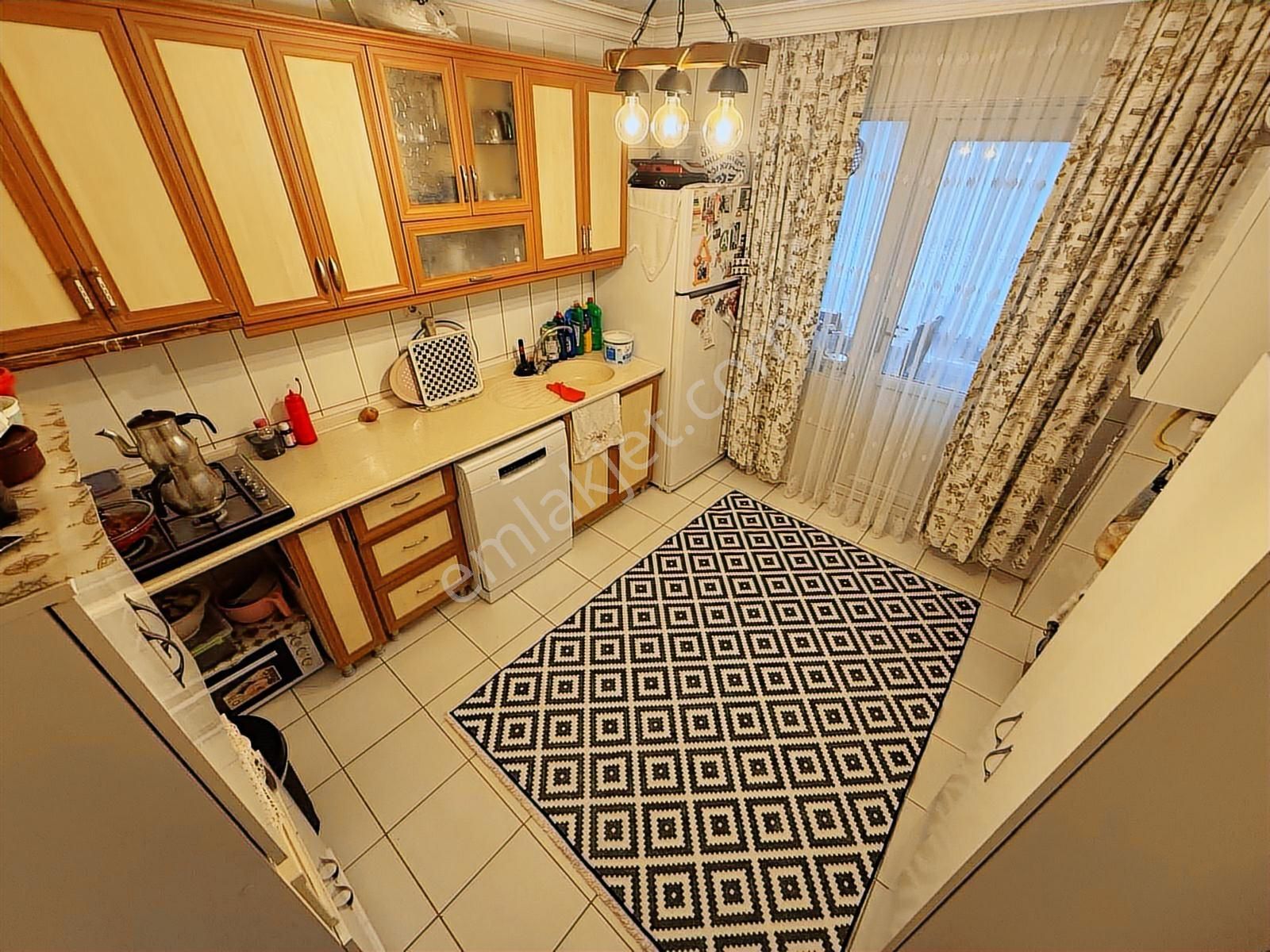 Beyaz'dan Esertepe Ara Kat Veteriner Yakını 3+1 Fırsat Dairesi