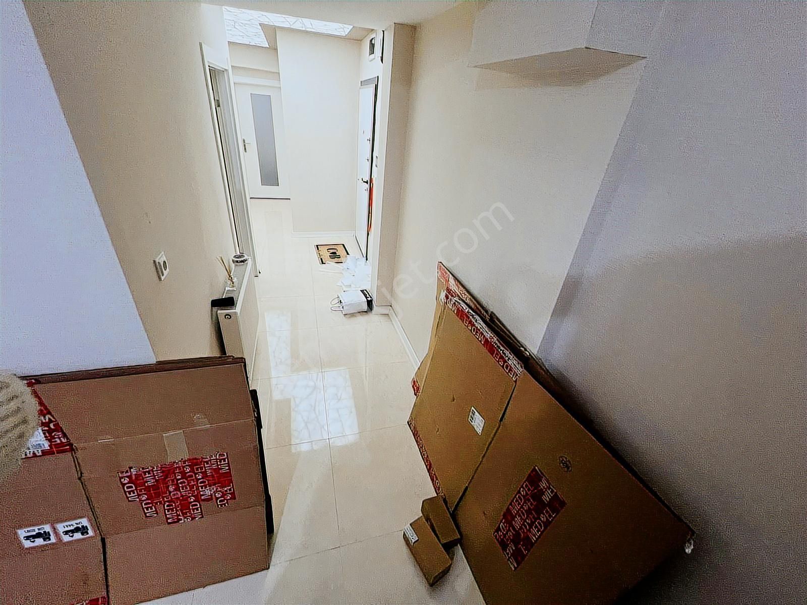 Beyaz'dan Karakeçili Cadde Yakını 3+1 Fırsat Dairesi - Görsel 23