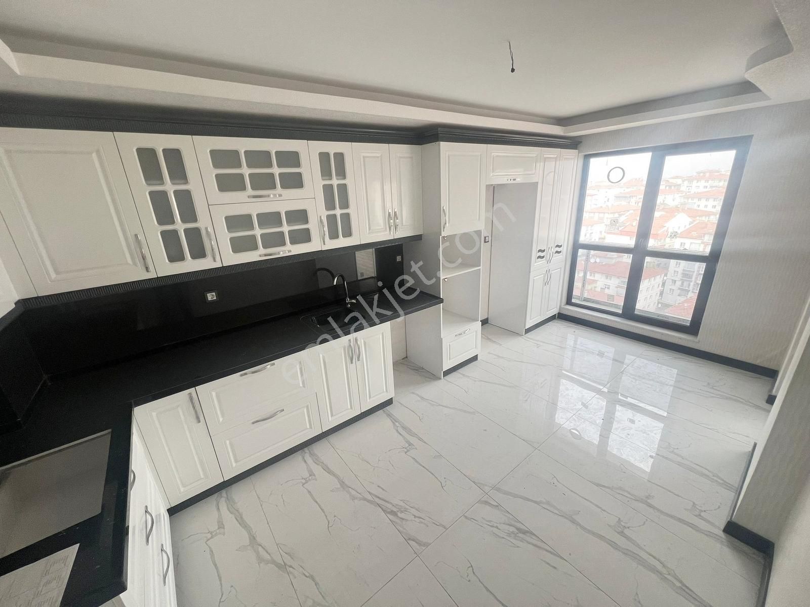 Beyaz'dan Yükseltepe Cadde Üzeri 0 Oturuma Hazır Proje 4+1