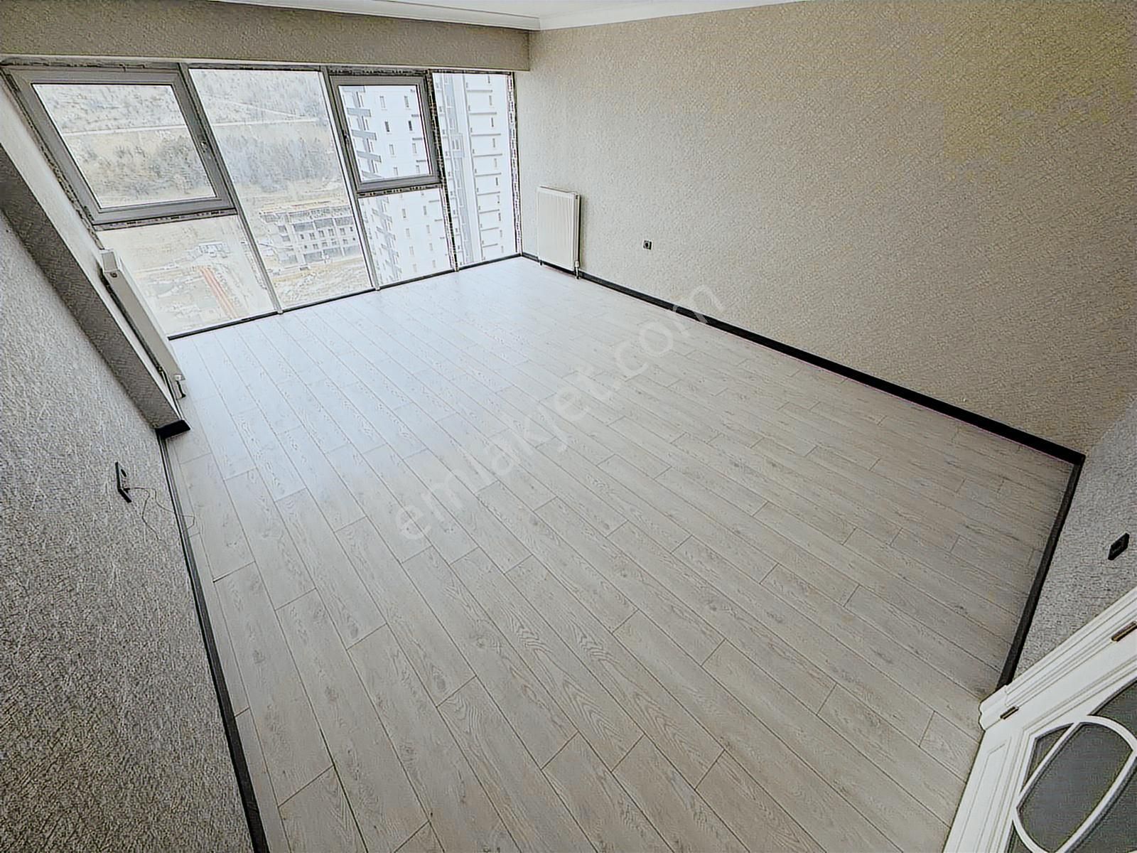 Beyaz'dan Merkezi Lokasyon Sitede Teras Balkonlu 4+1 - Görsel 4