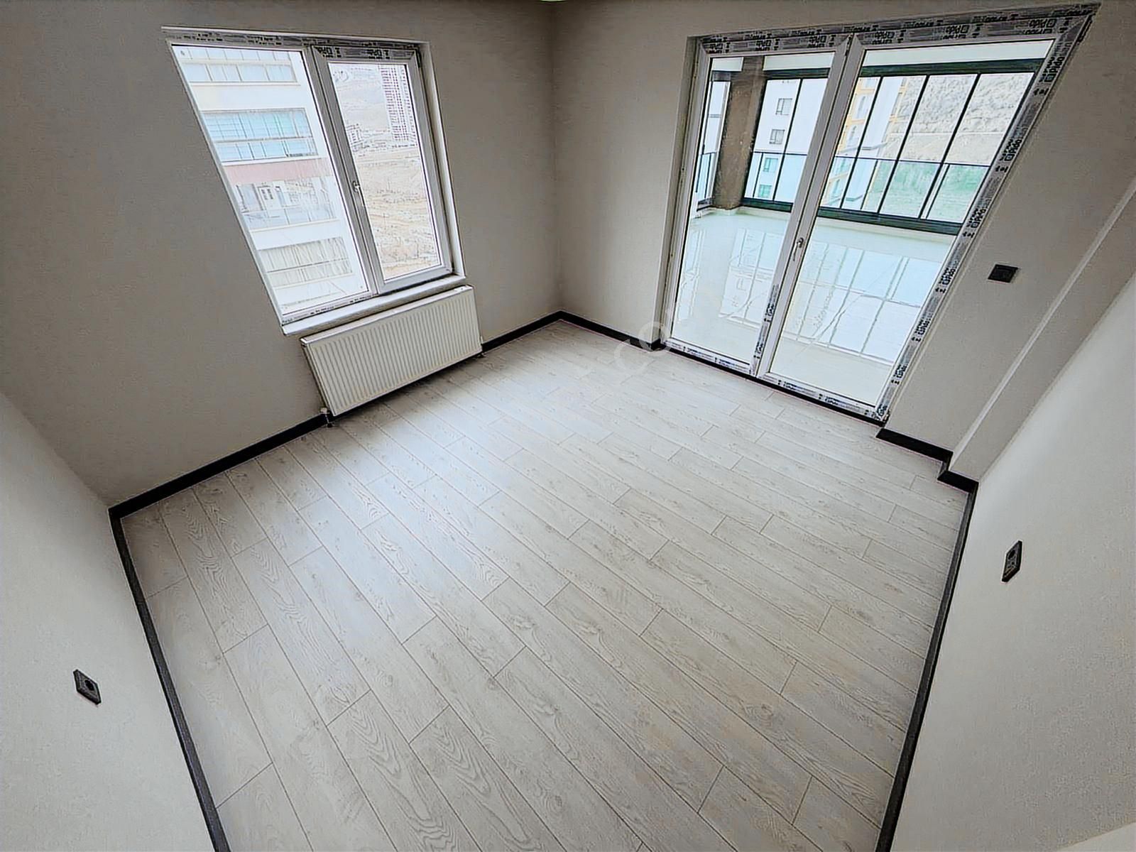 Beyaz'dan Merkezi Lokasyon Sitede Teras Balkonlu 4+1 - Görsel 19