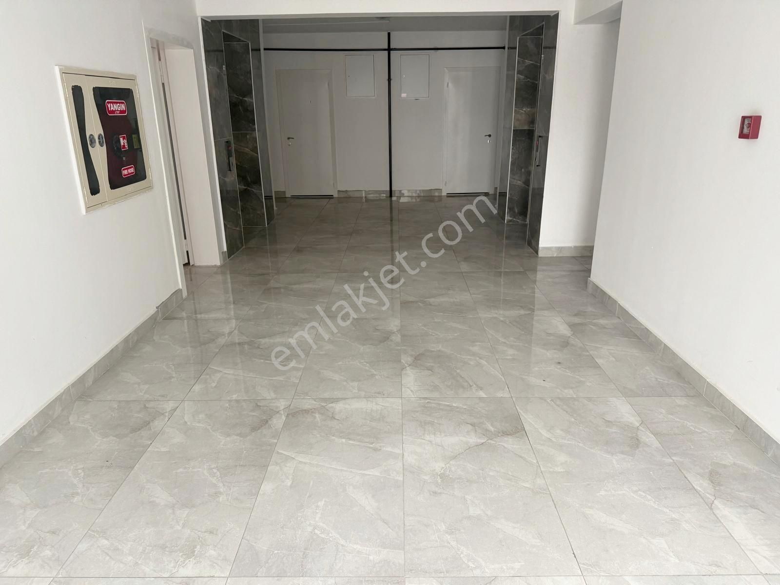 Beyaz'dan Merkezi Lokasyon Sitede Teras Balkonlu 4+1 - Görsel 20